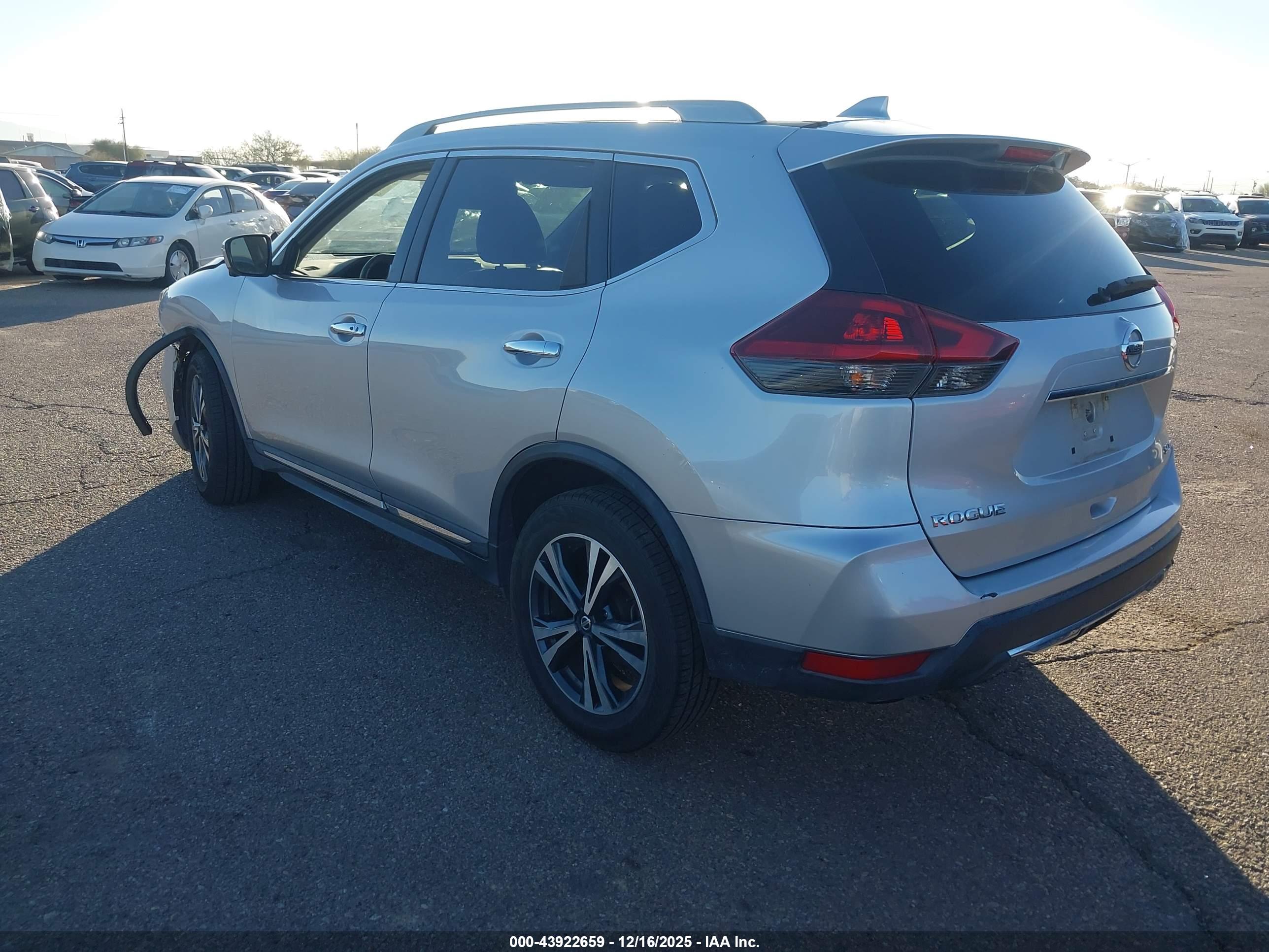 NISSAN ROGUE image 3