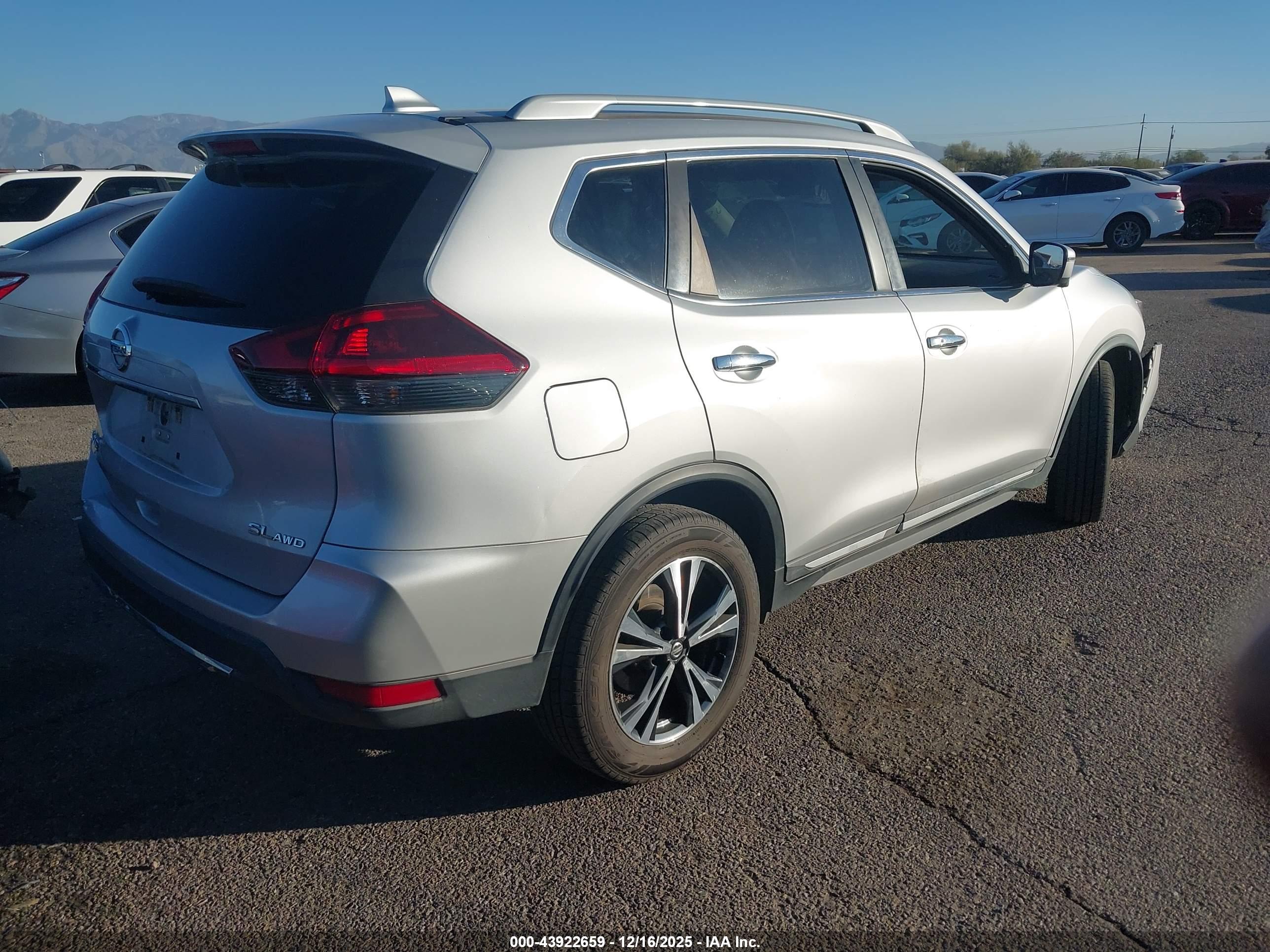 NISSAN ROGUE image 4