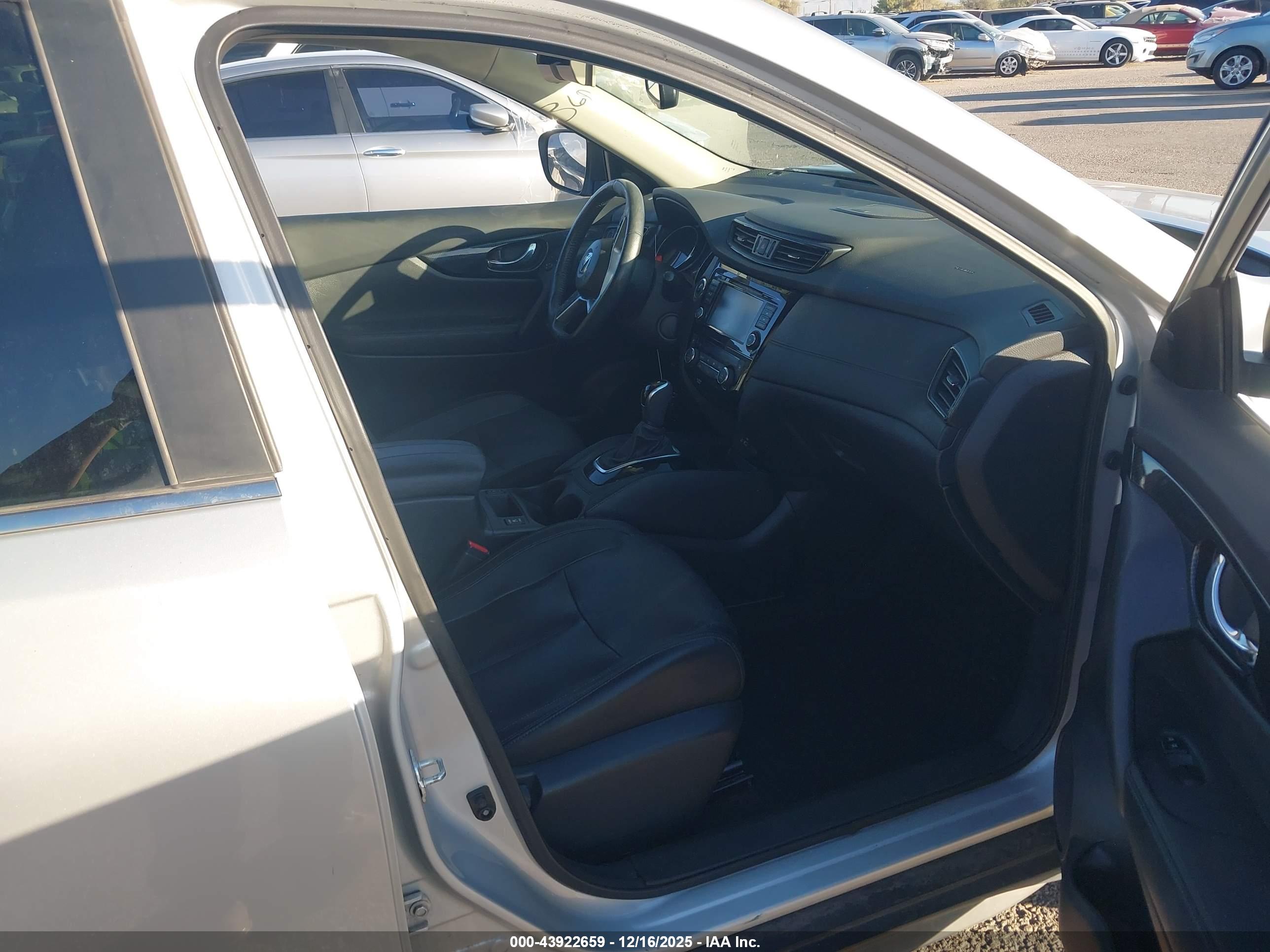 NISSAN ROGUE image 5