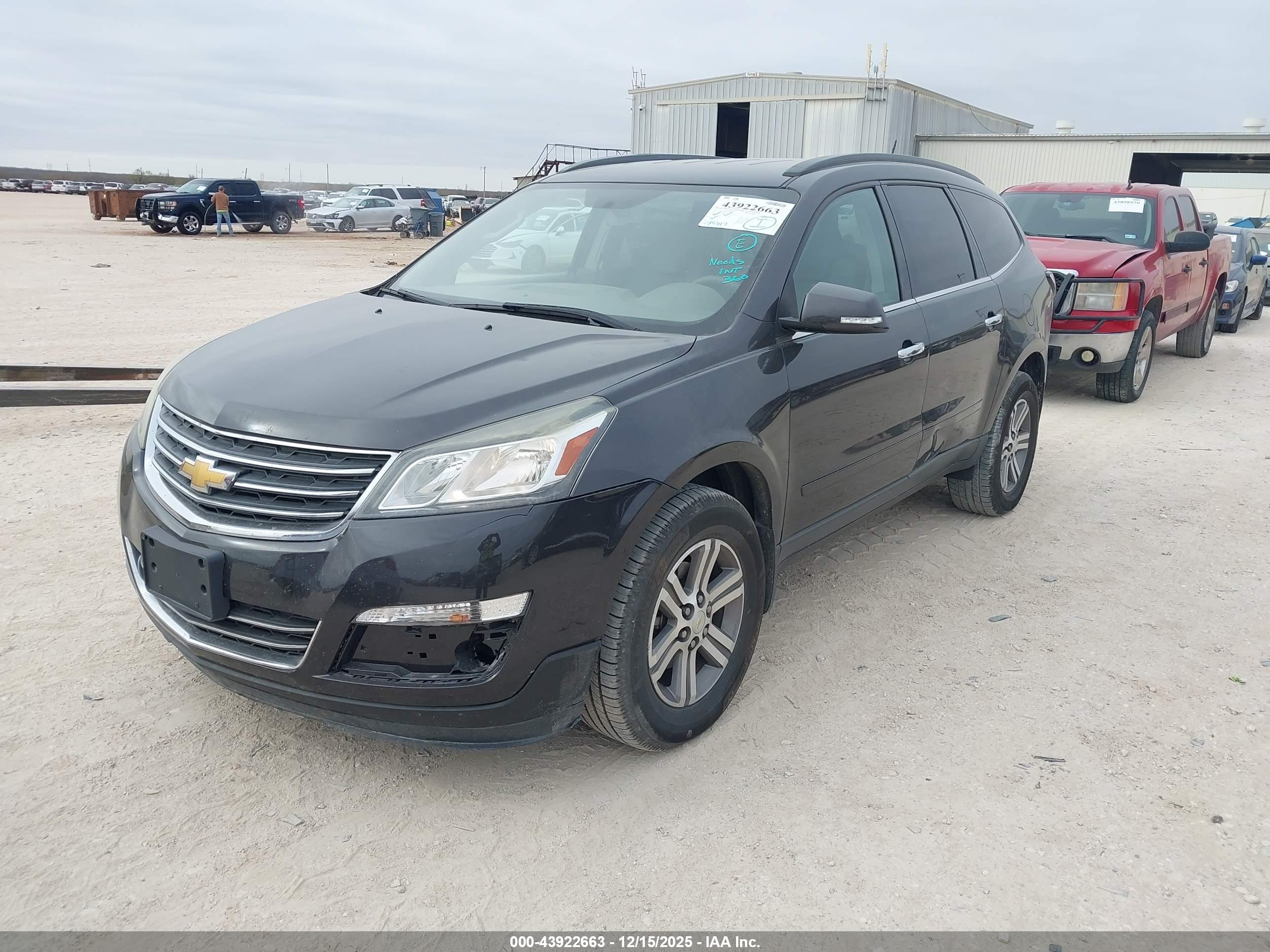 CHEVROLET TRAVERSE image 2