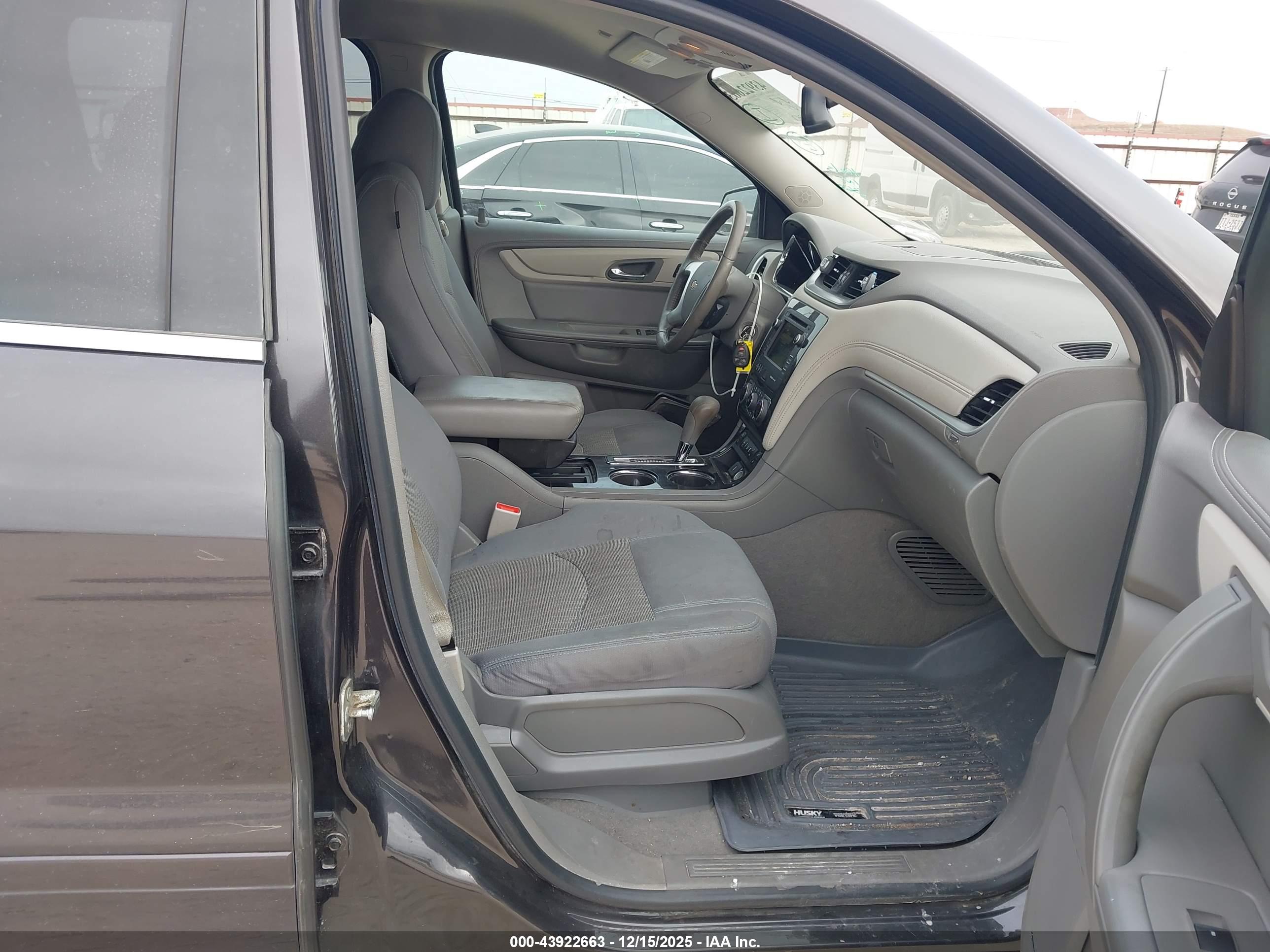 CHEVROLET TRAVERSE image 5