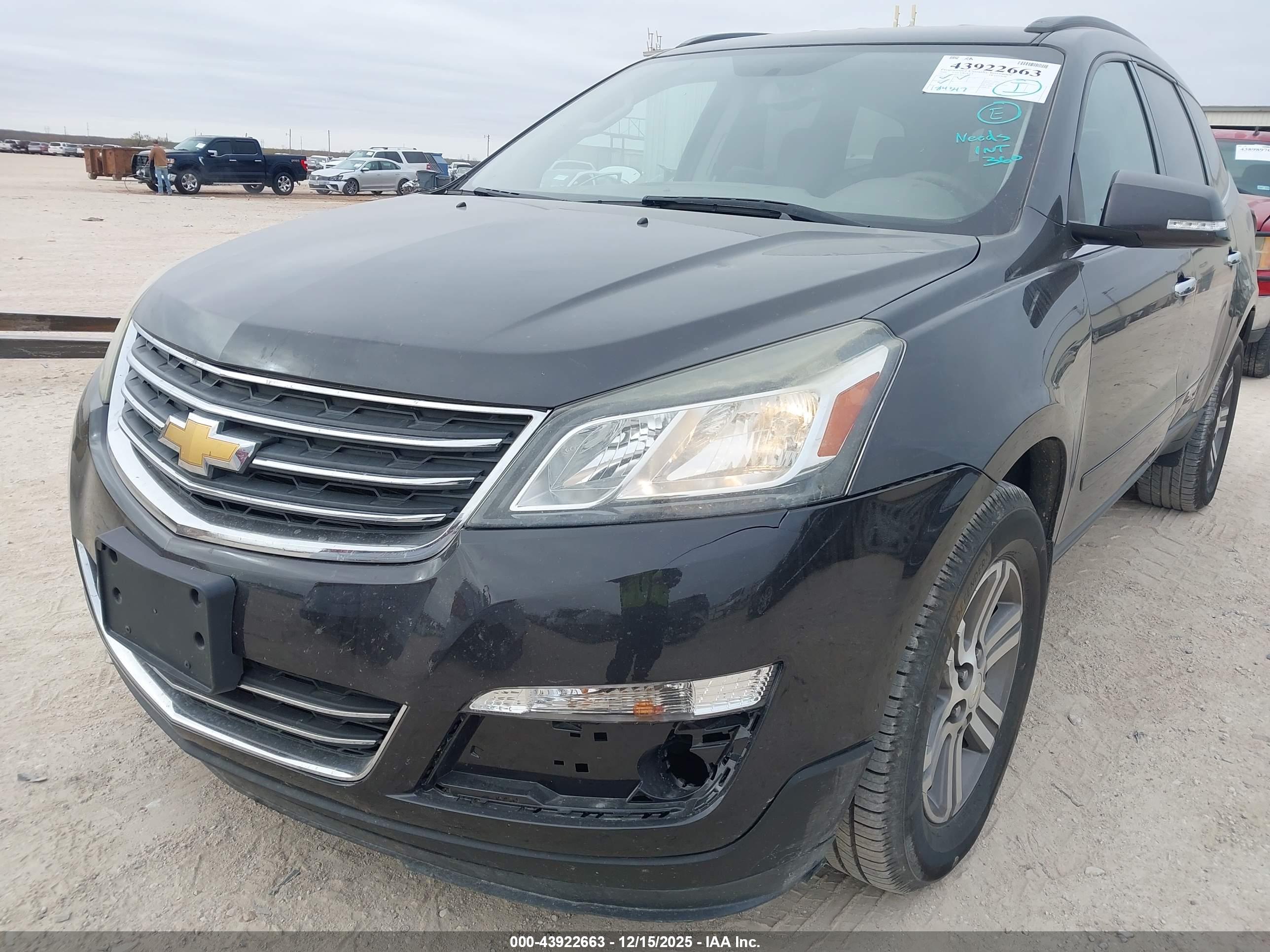 CHEVROLET TRAVERSE image 6