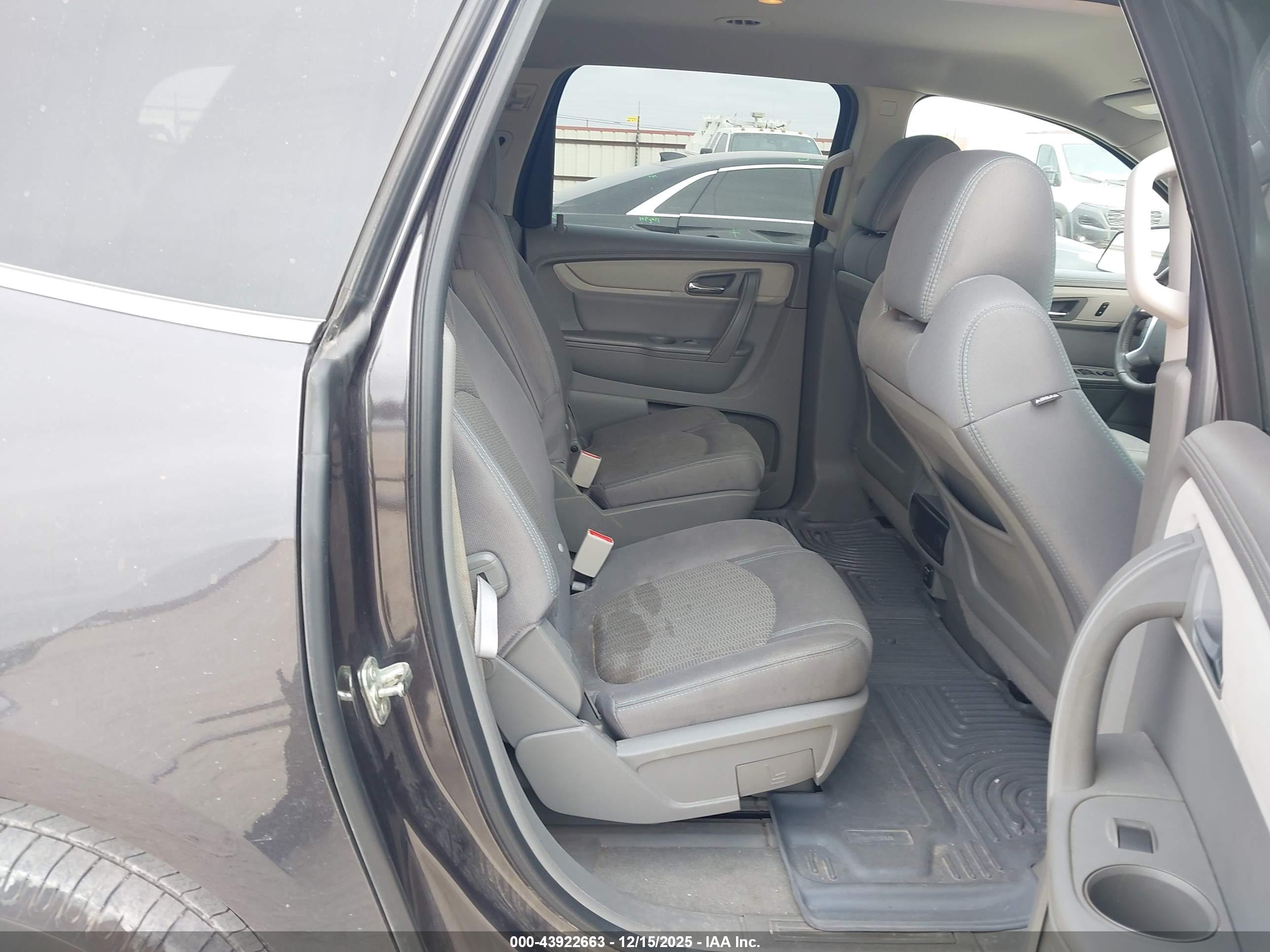 CHEVROLET TRAVERSE image 8
