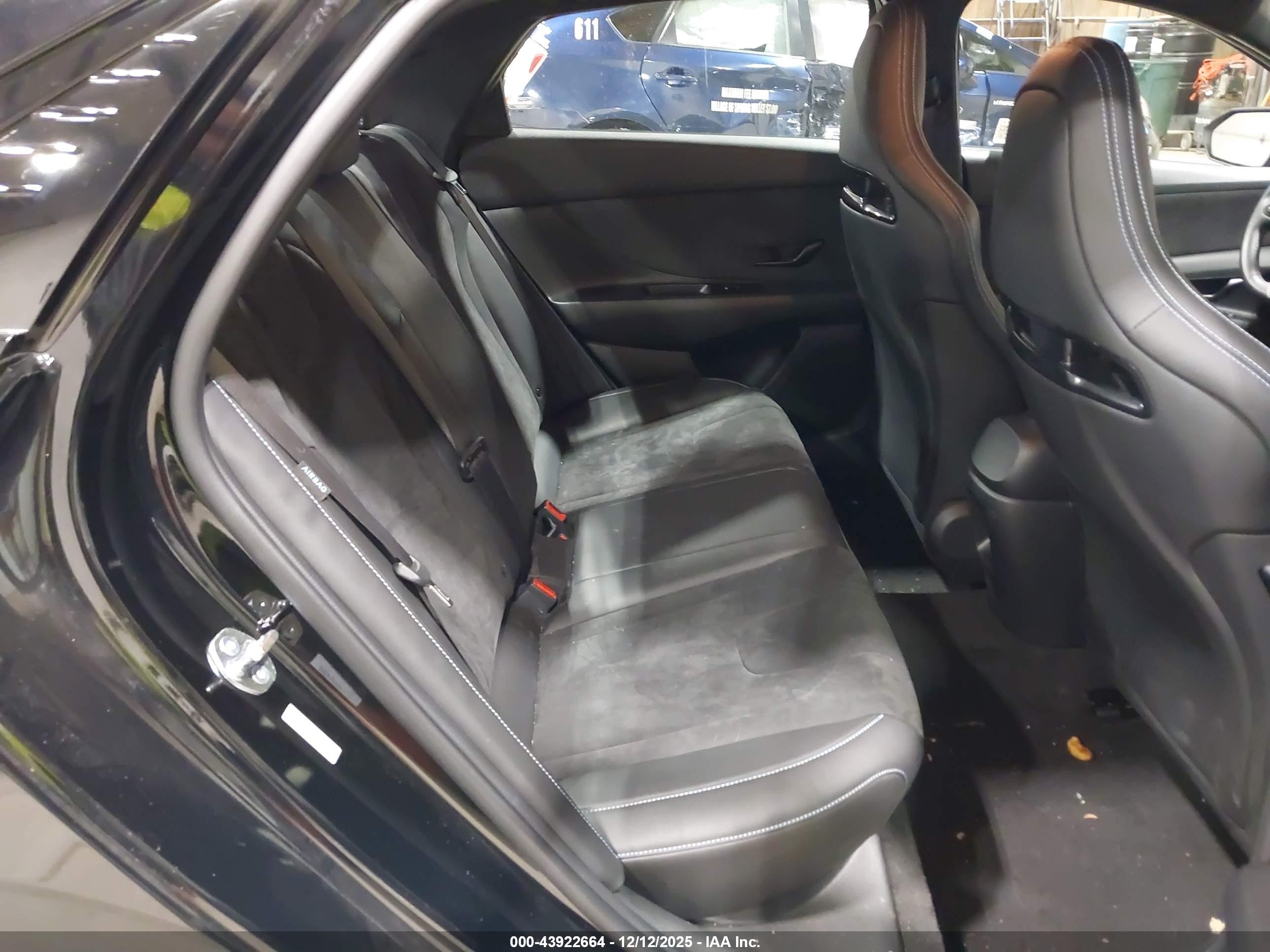 HYUNDAI ELANTRA image 8