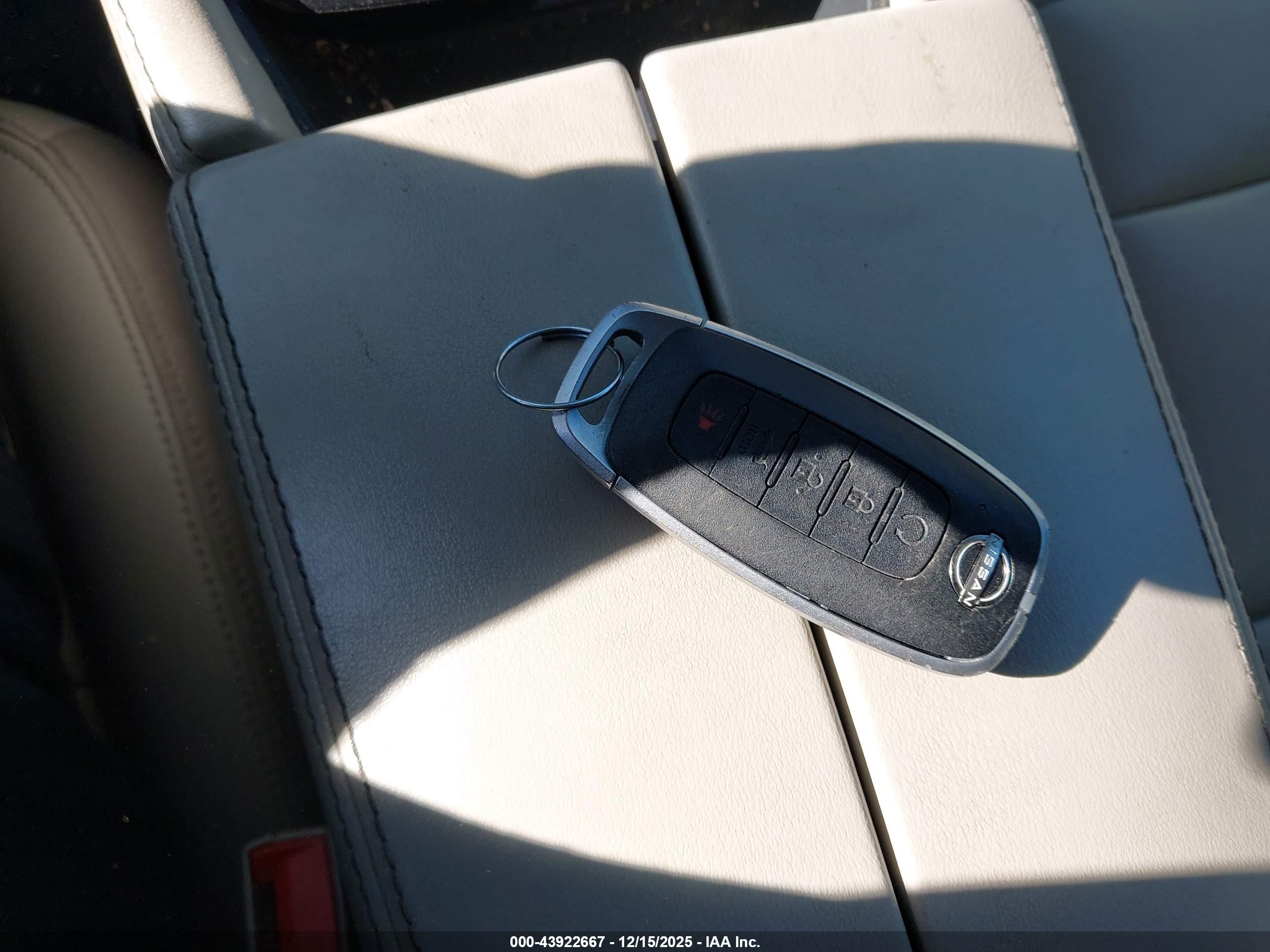 NISSAN ROGUE image 11