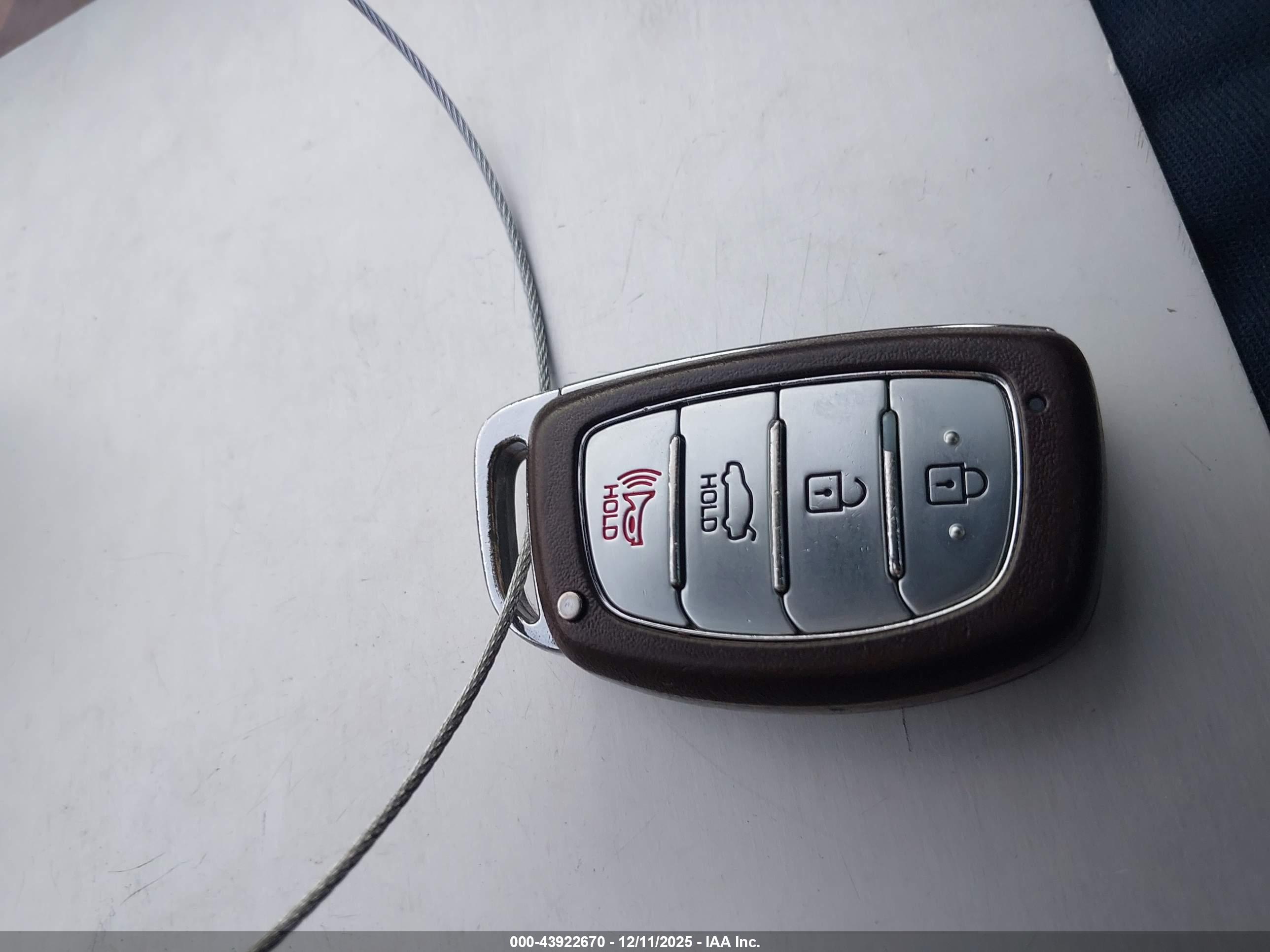 HYUNDAI ELANTRA image 11