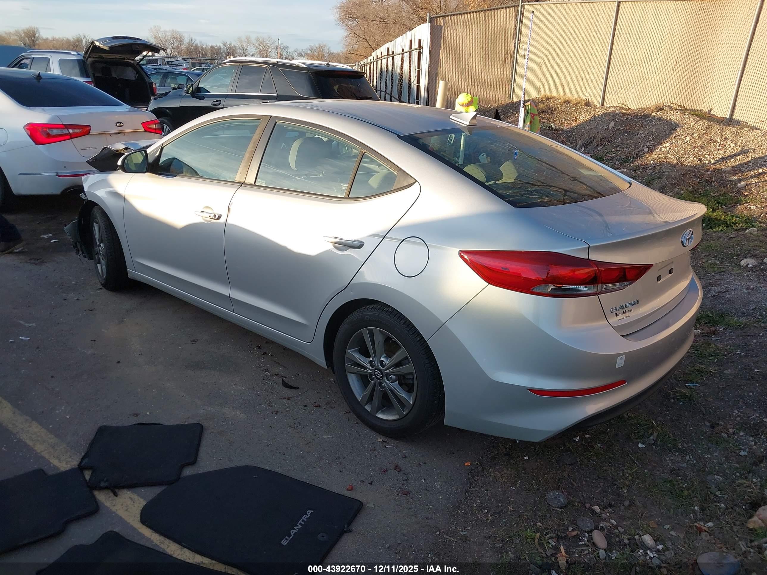 HYUNDAI ELANTRA image 3