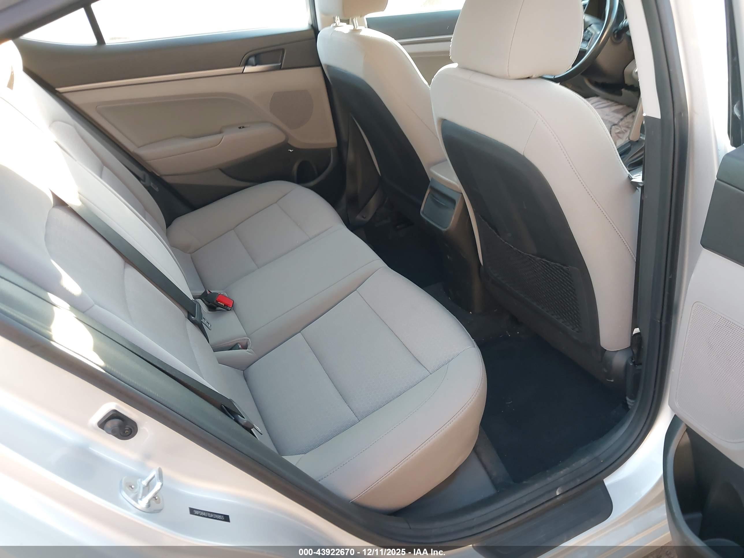 HYUNDAI ELANTRA image 8