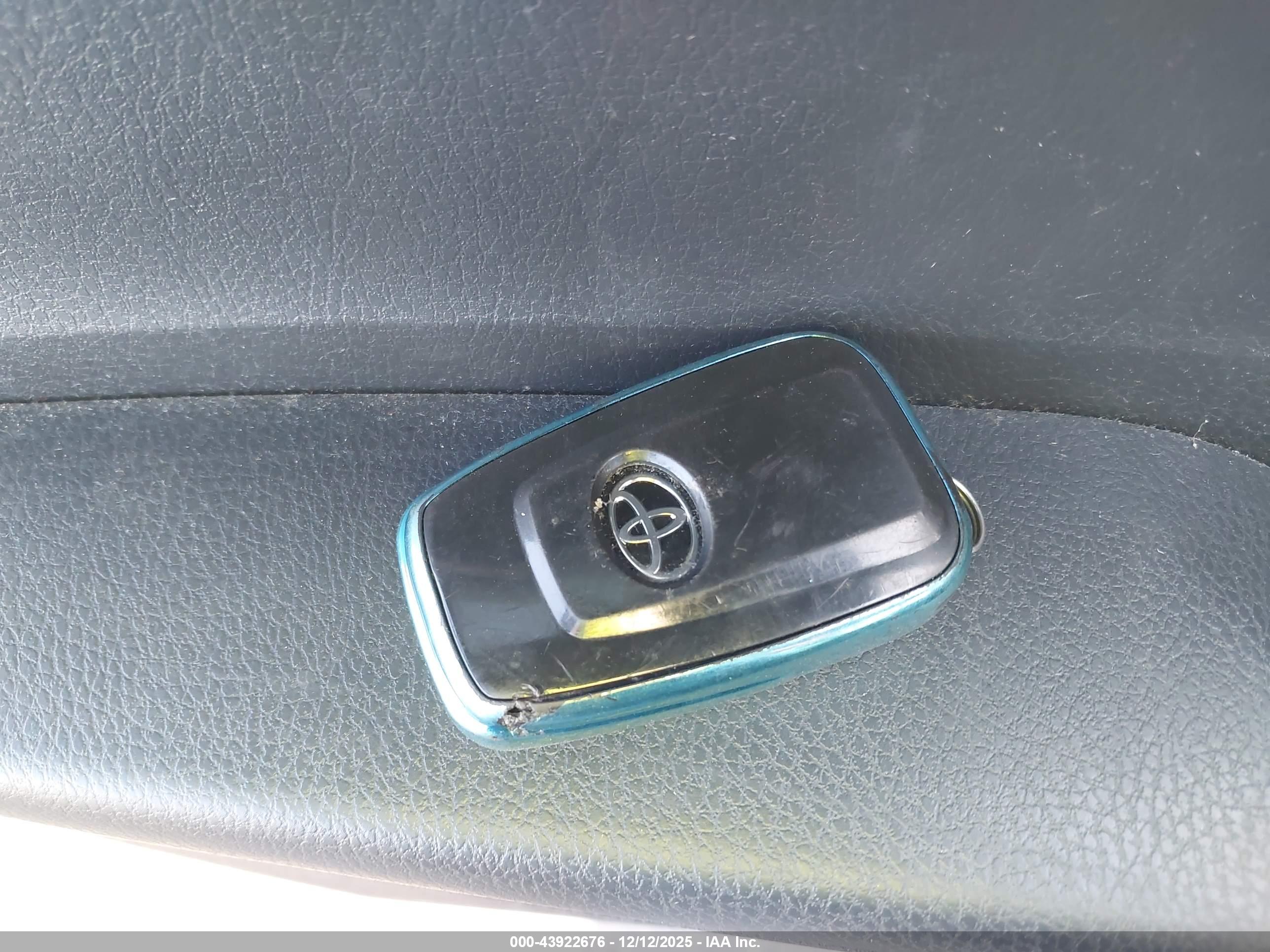 TOYOTA CAMRY image 11