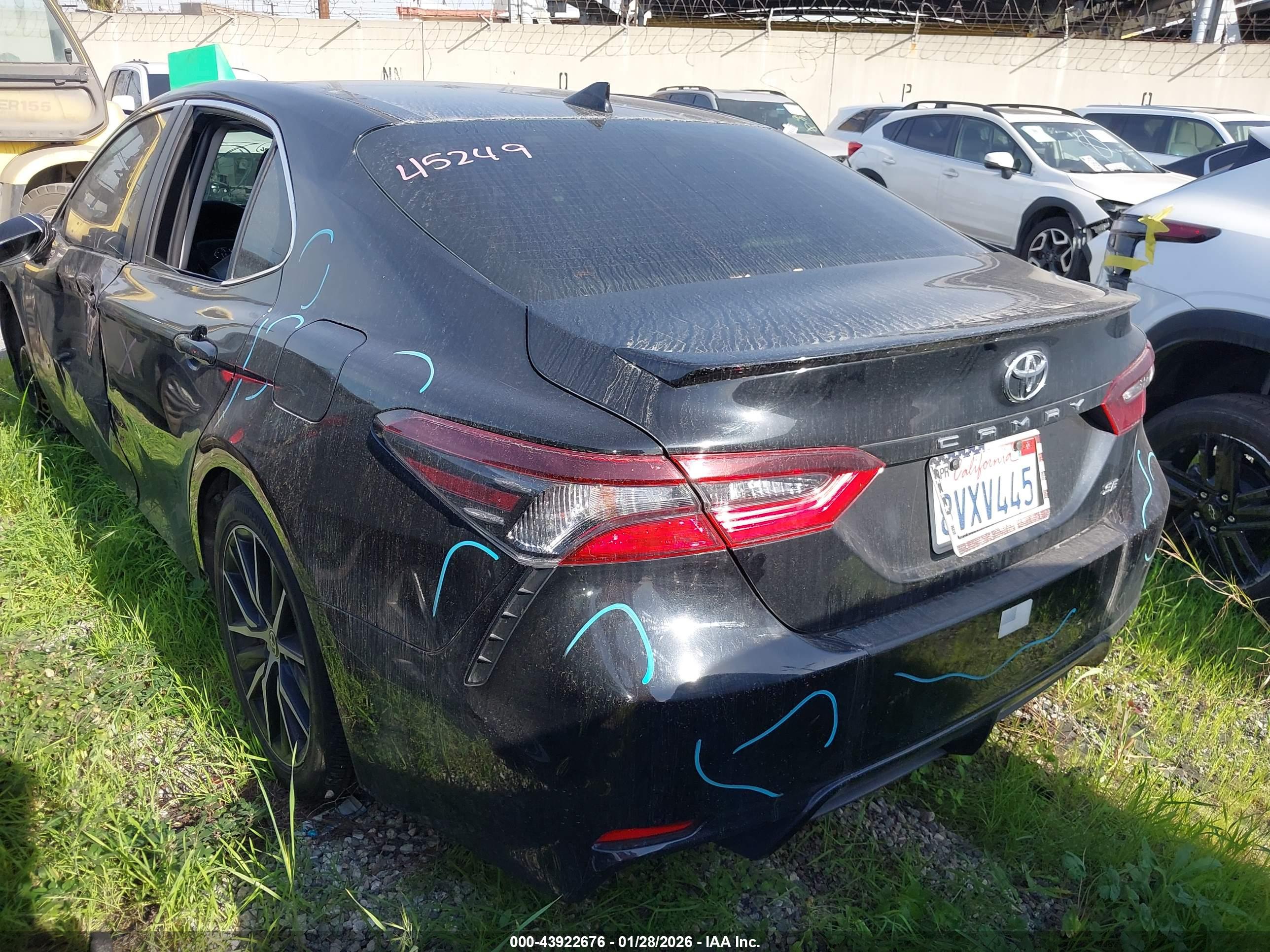 TOYOTA CAMRY image 3