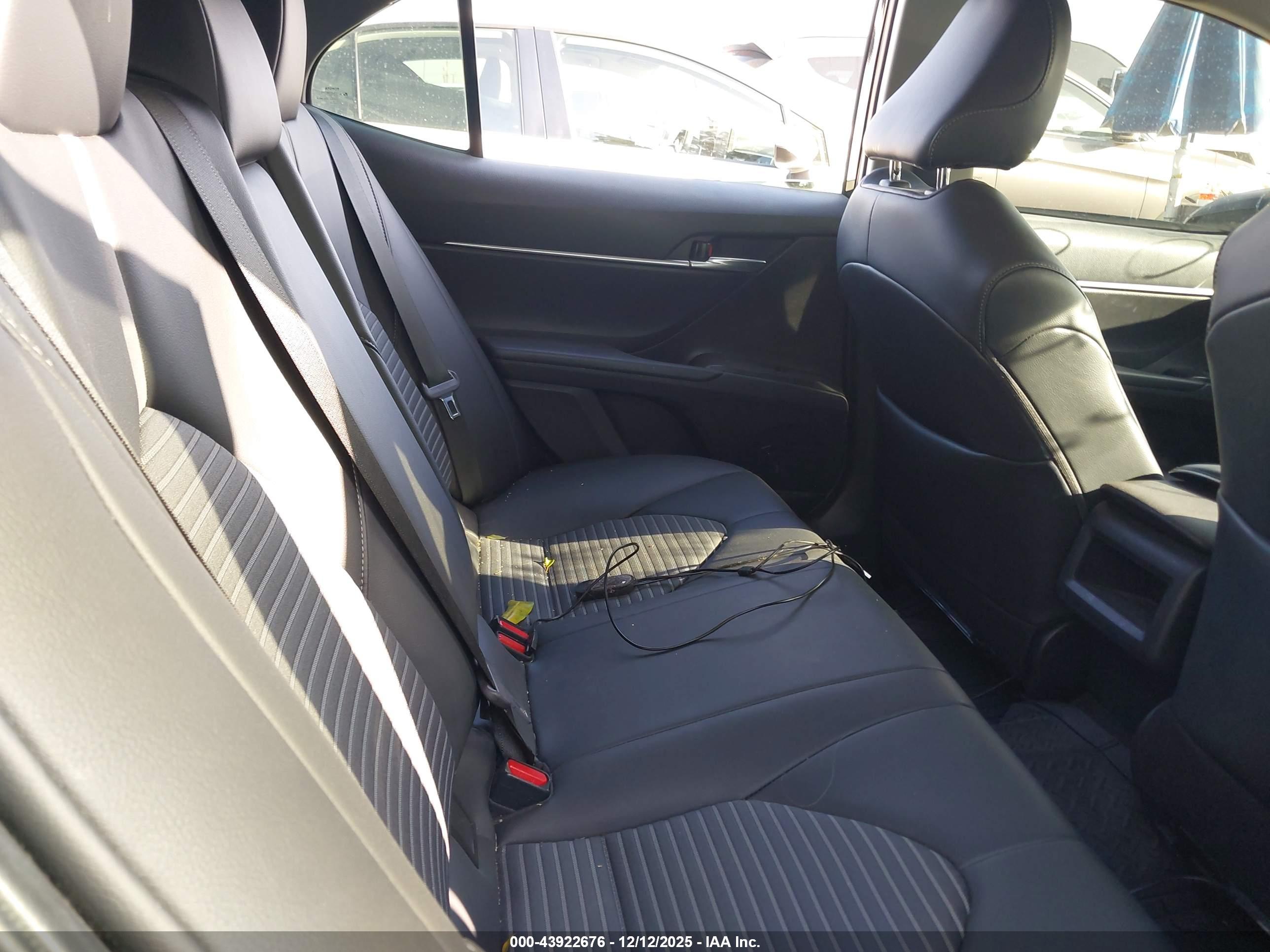 TOYOTA CAMRY image 8