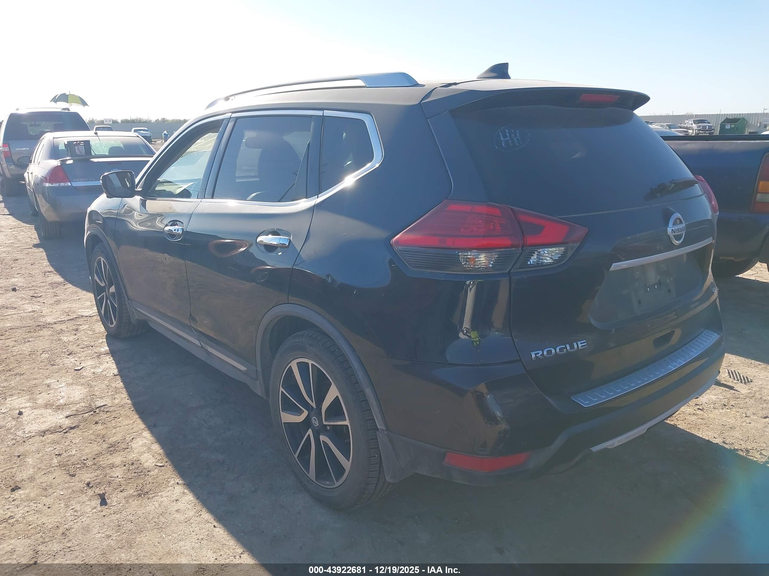 NISSAN ROGUE image 3