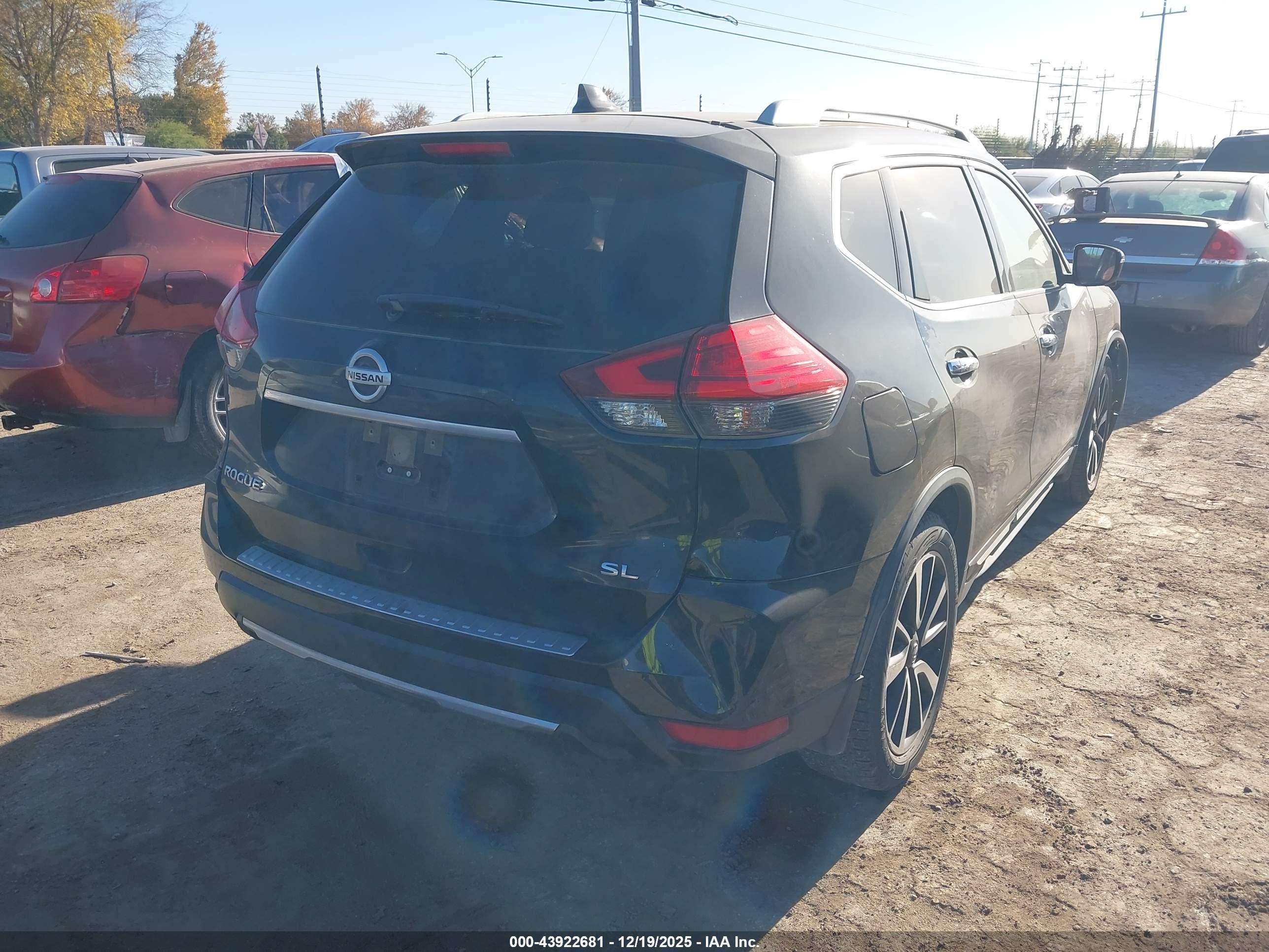NISSAN ROGUE image 4