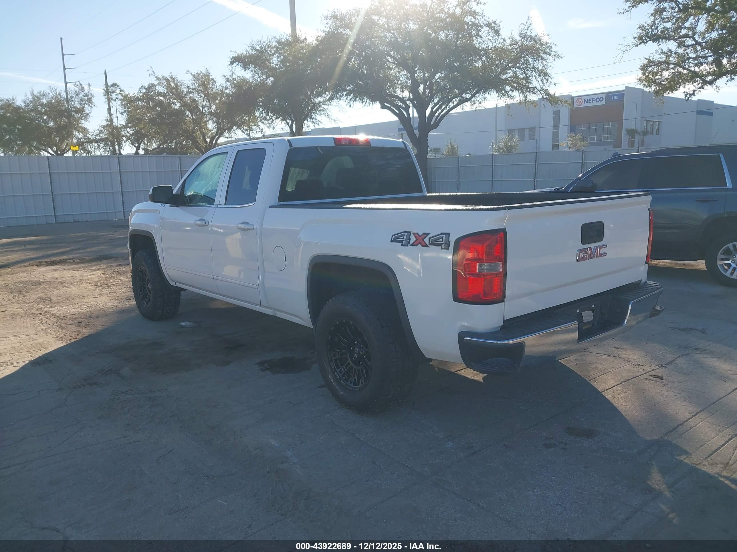 GMC SIERRA image 3