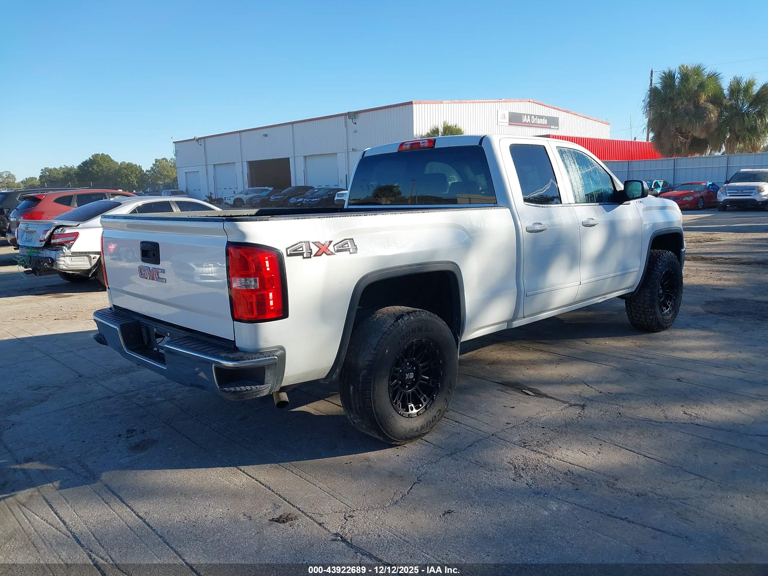 GMC SIERRA image 4