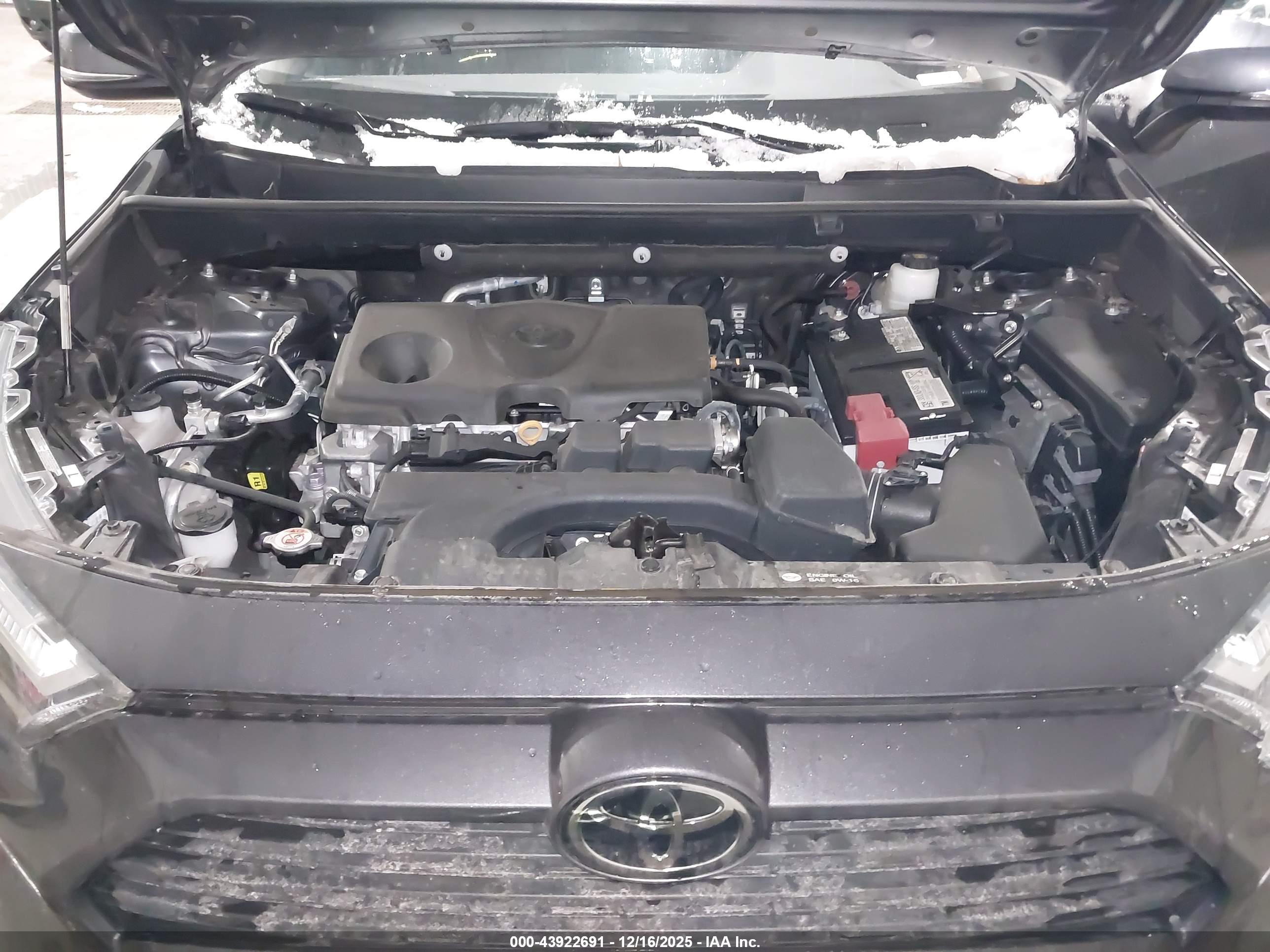 TOYOTA RAV4 image 10