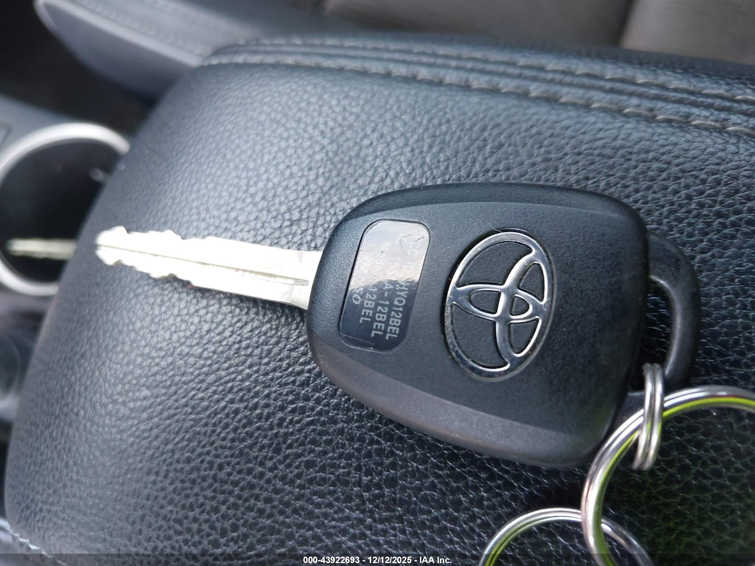 TOYOTA COROLLA image 11