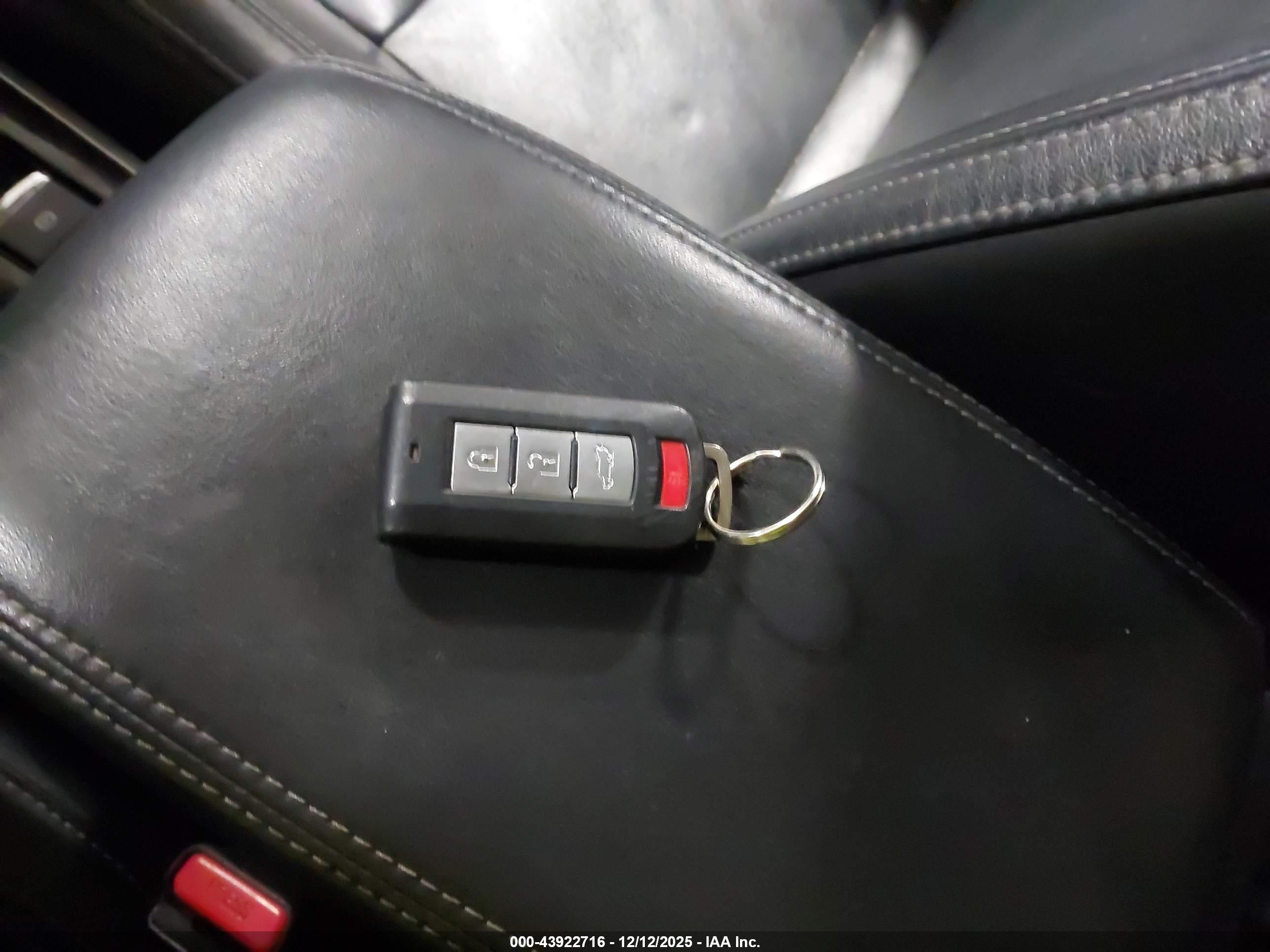 MITSUBISHI OUTLANDER image 11