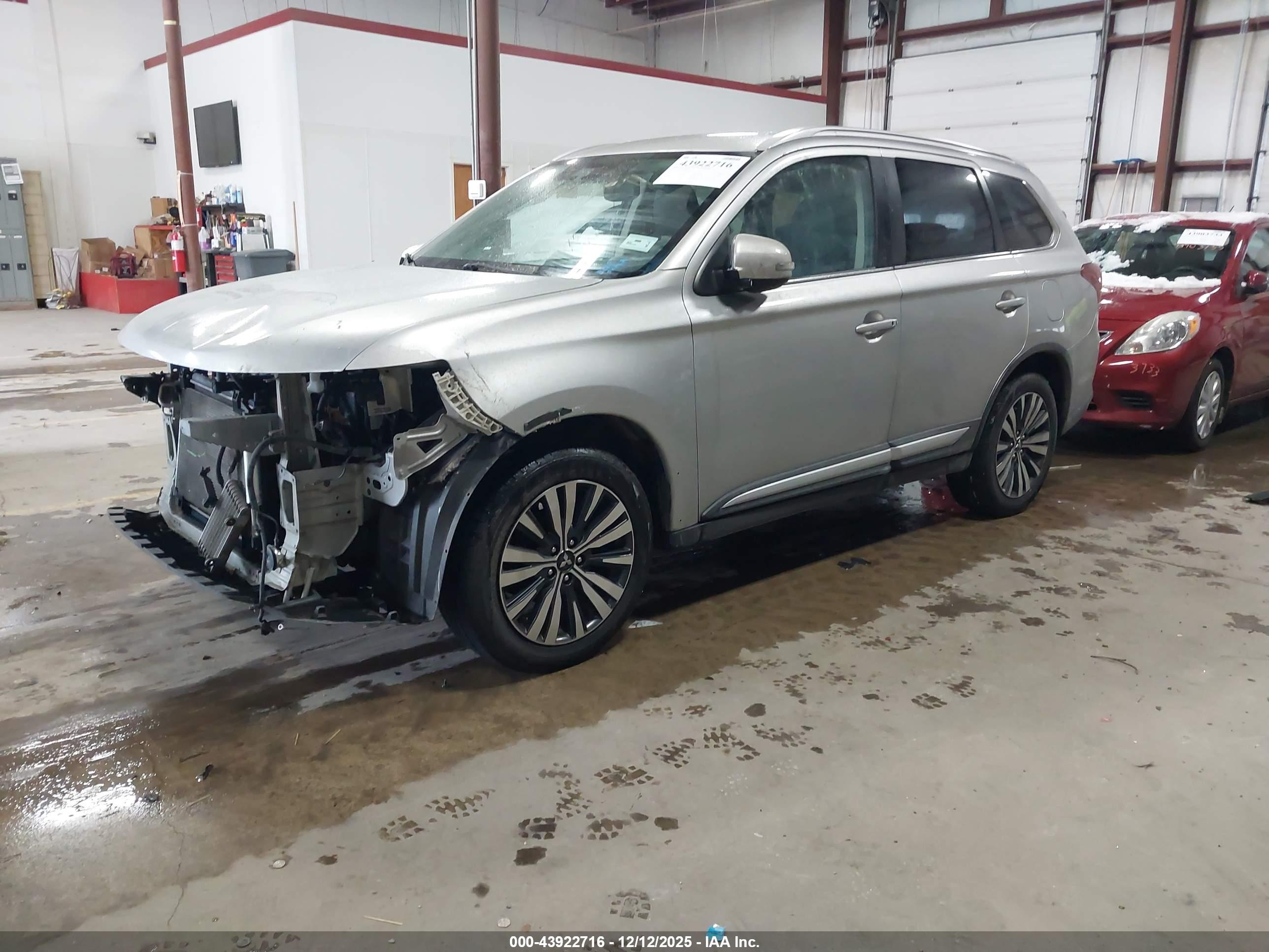 MITSUBISHI OUTLANDER image 2