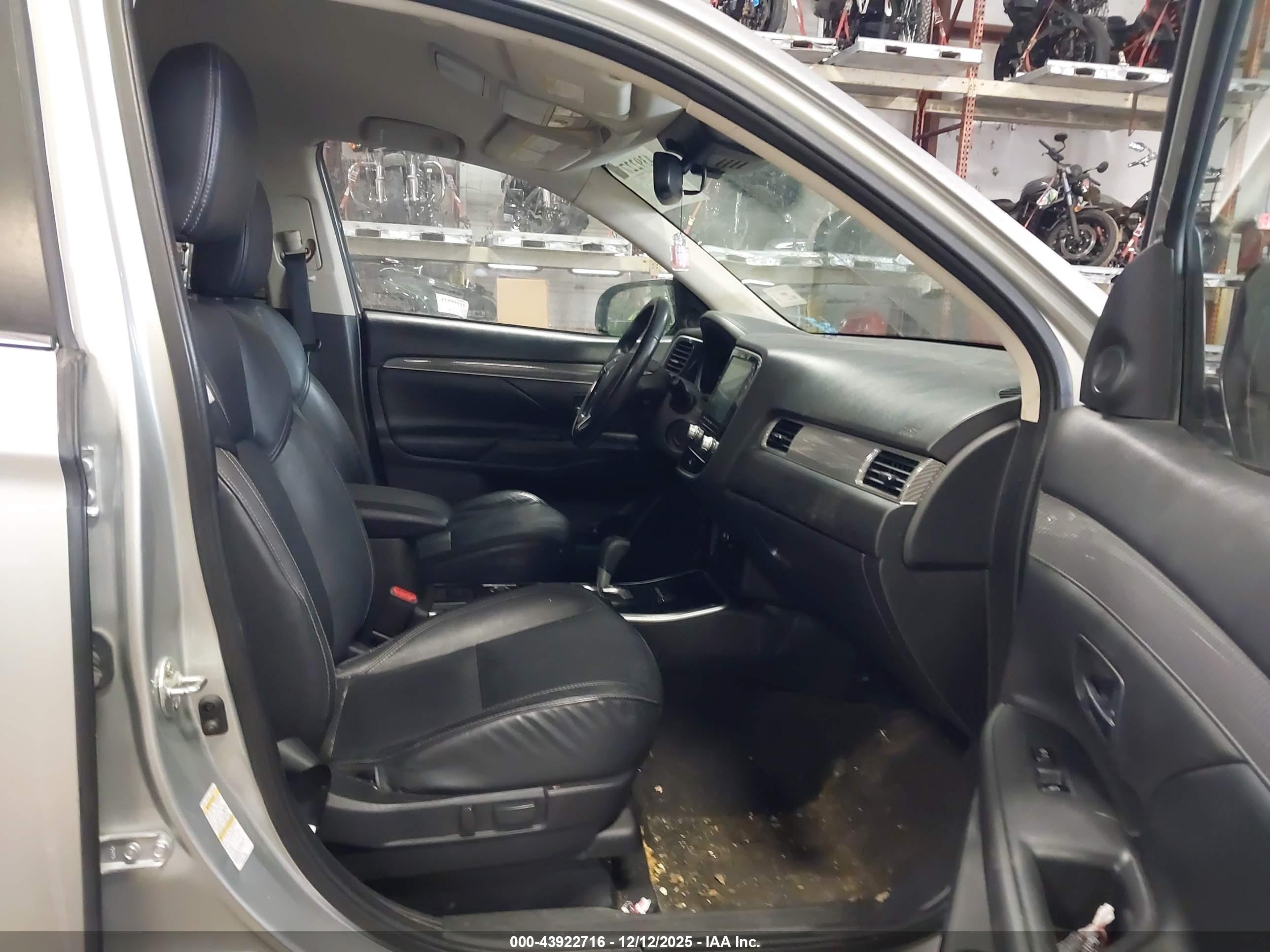 MITSUBISHI OUTLANDER image 5
