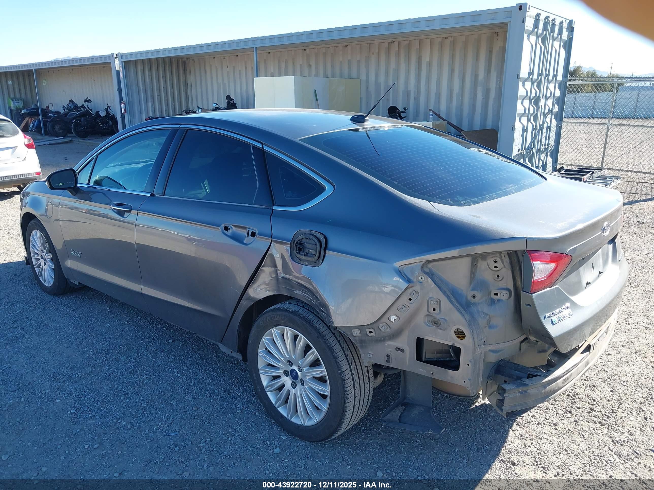 FORD FUSION image 3