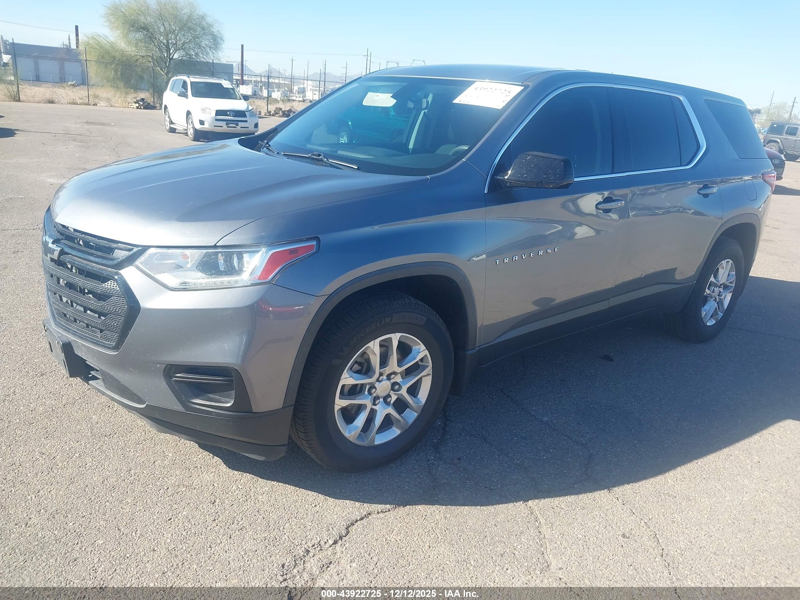 CHEVROLET TRAVERSE image 2