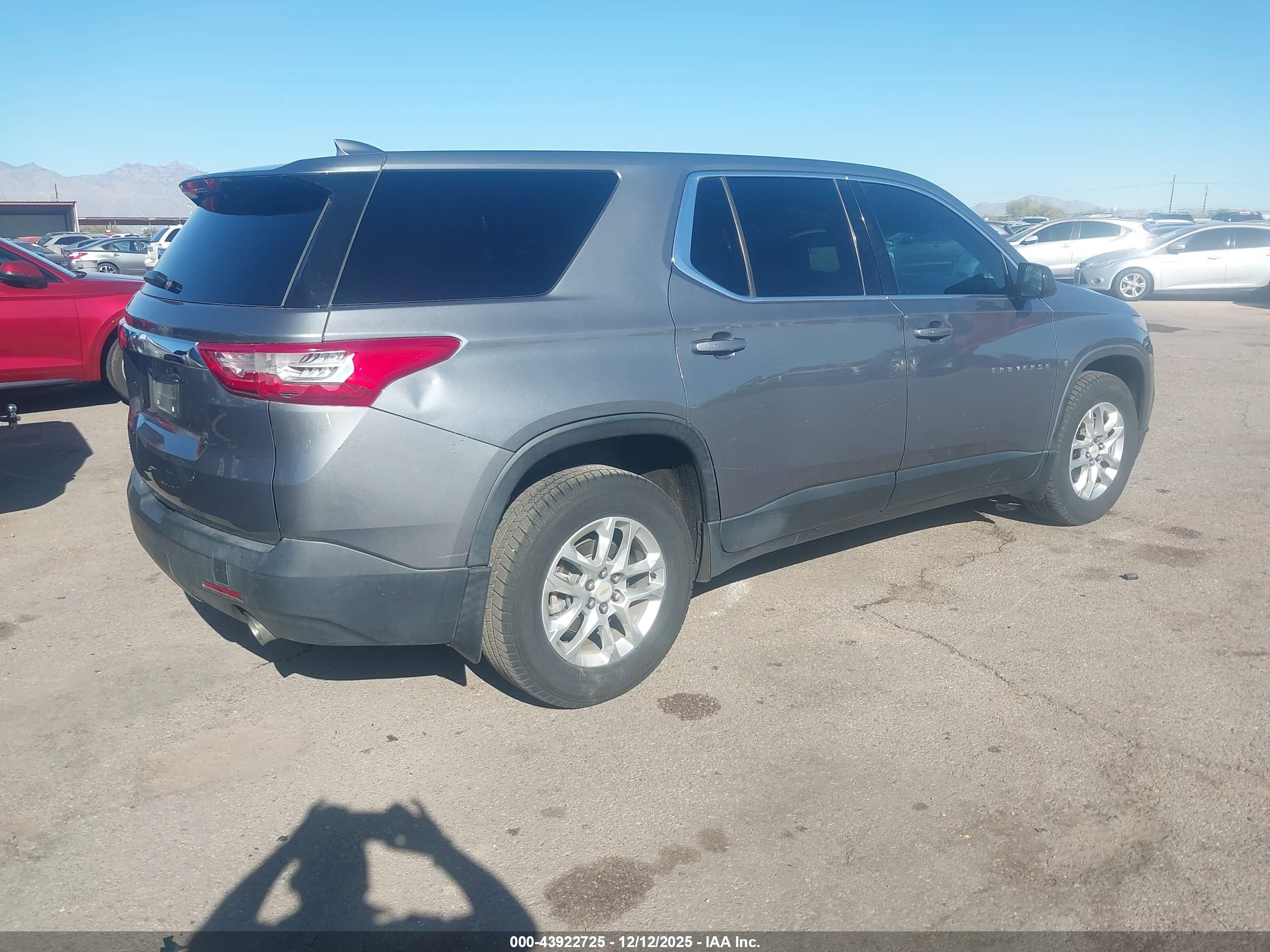 CHEVROLET TRAVERSE image 4