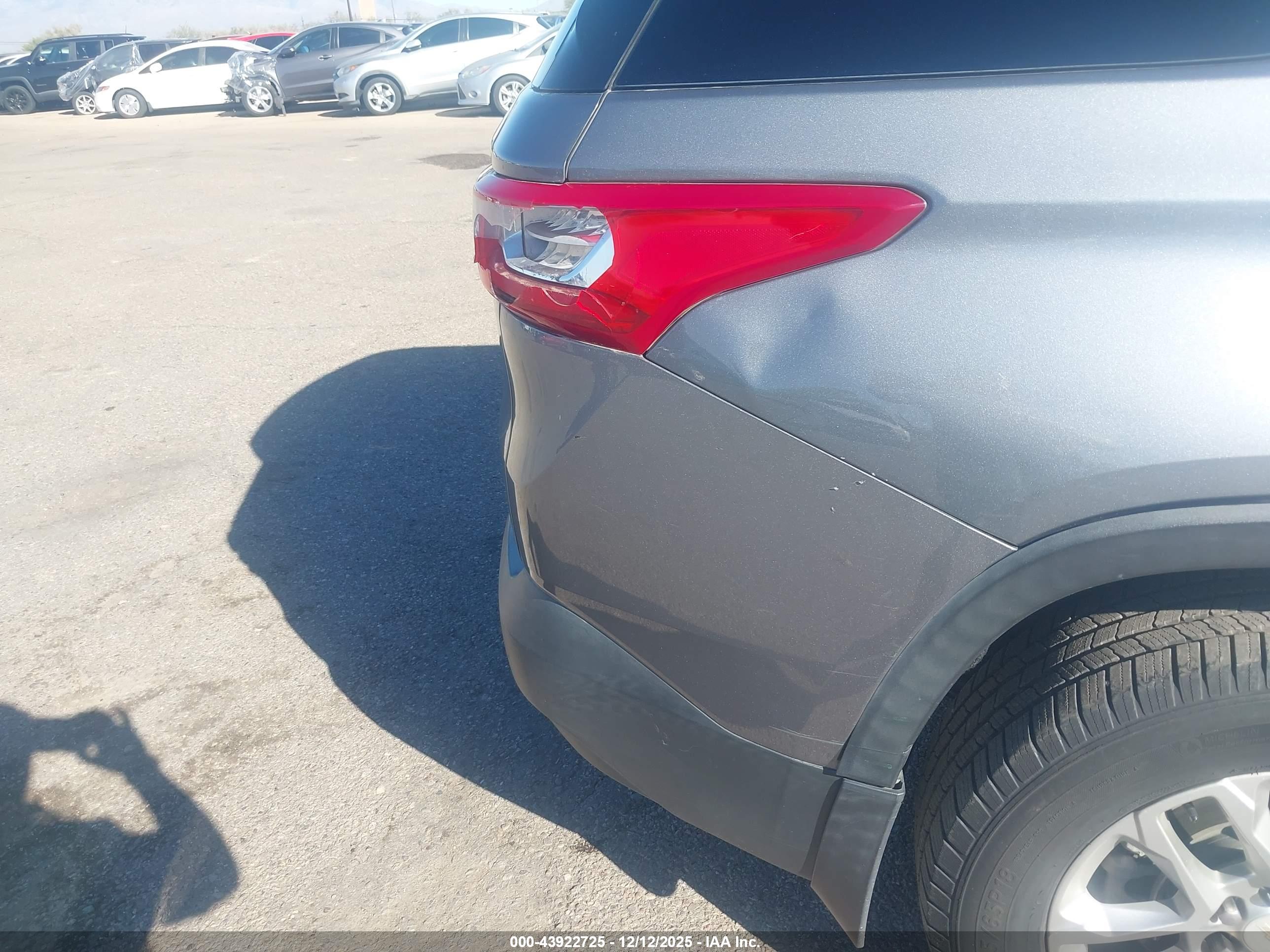 CHEVROLET TRAVERSE image 6