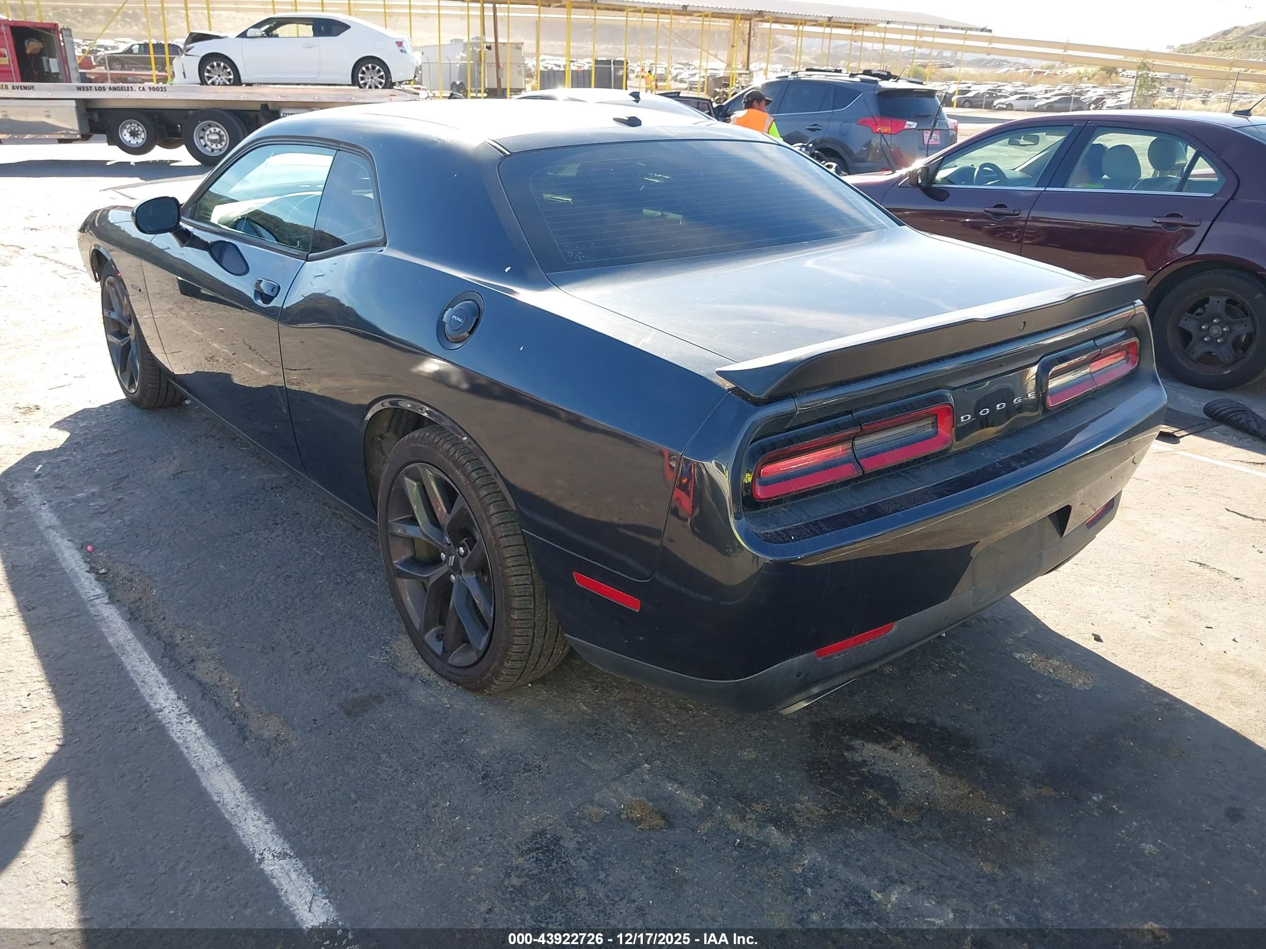 DODGE CHALLENGER image 3