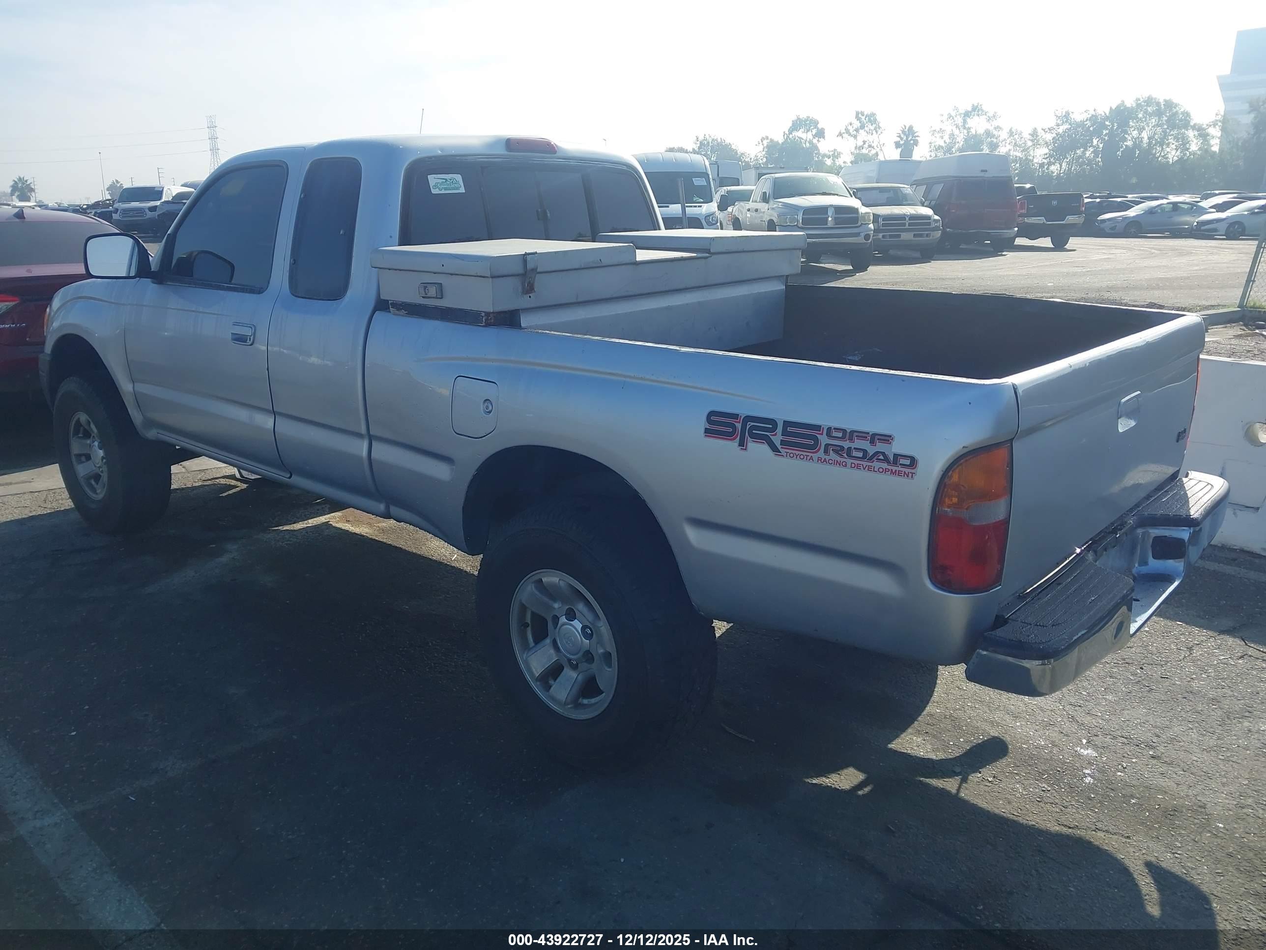 TOYOTA TACOMA image 3