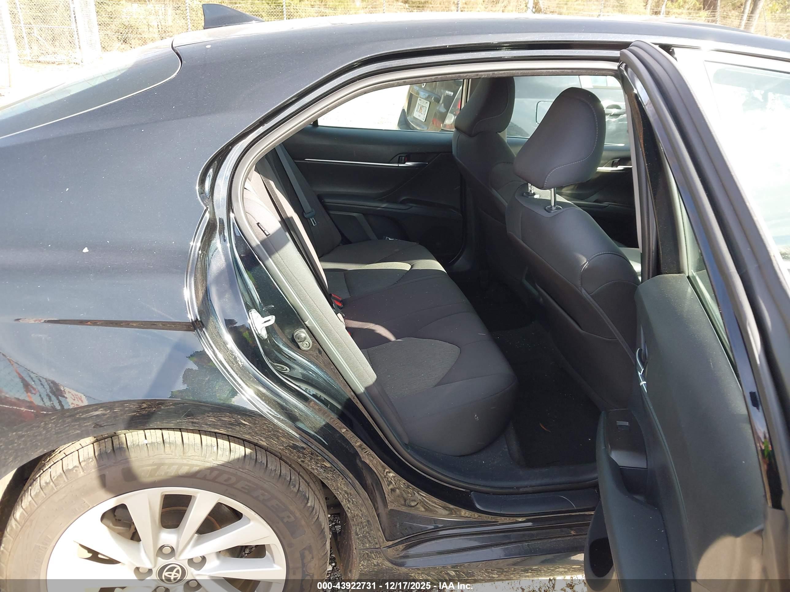 TOYOTA CAMRY image 8