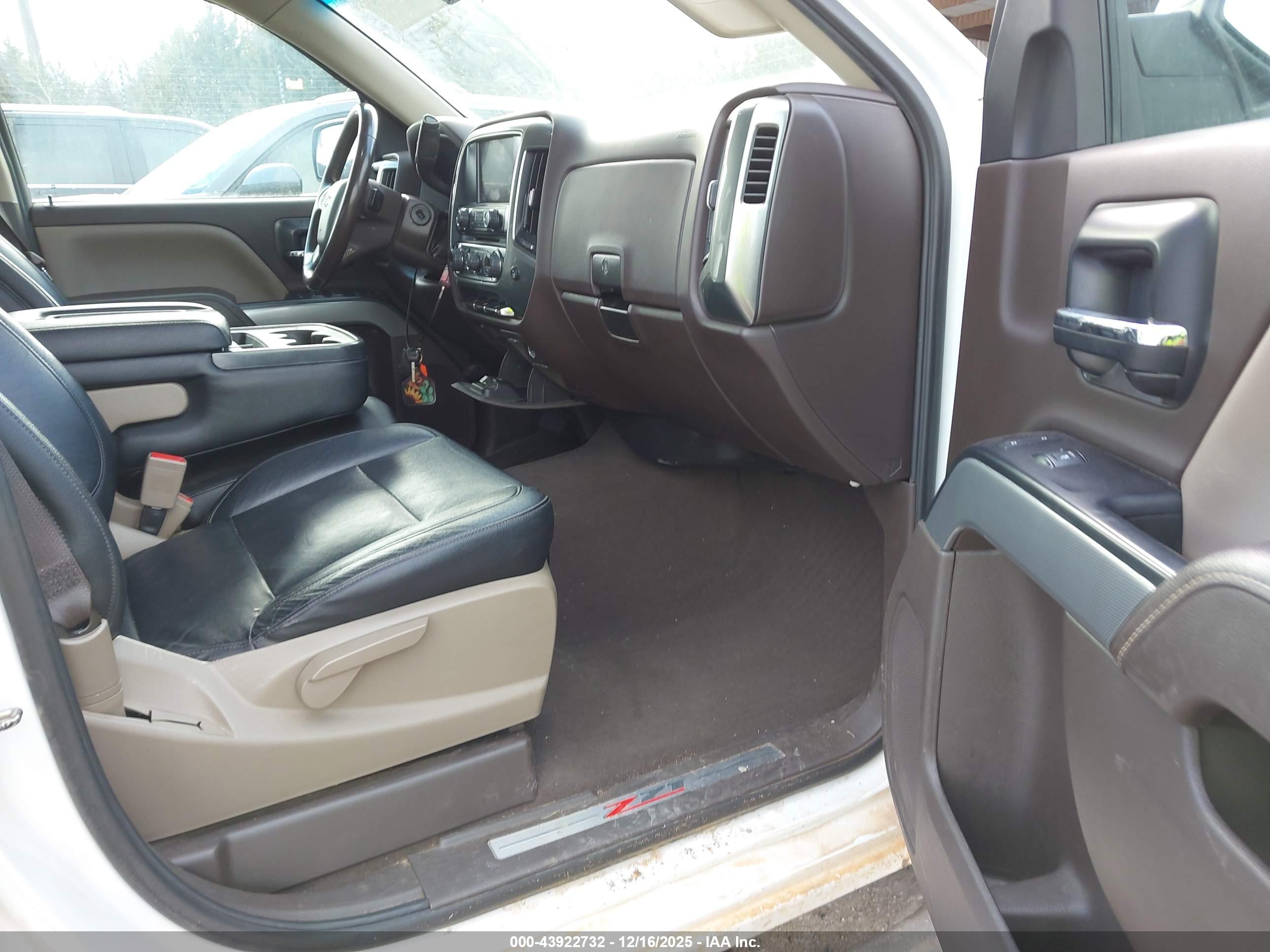 CHEVROLET SILVERADO image 5