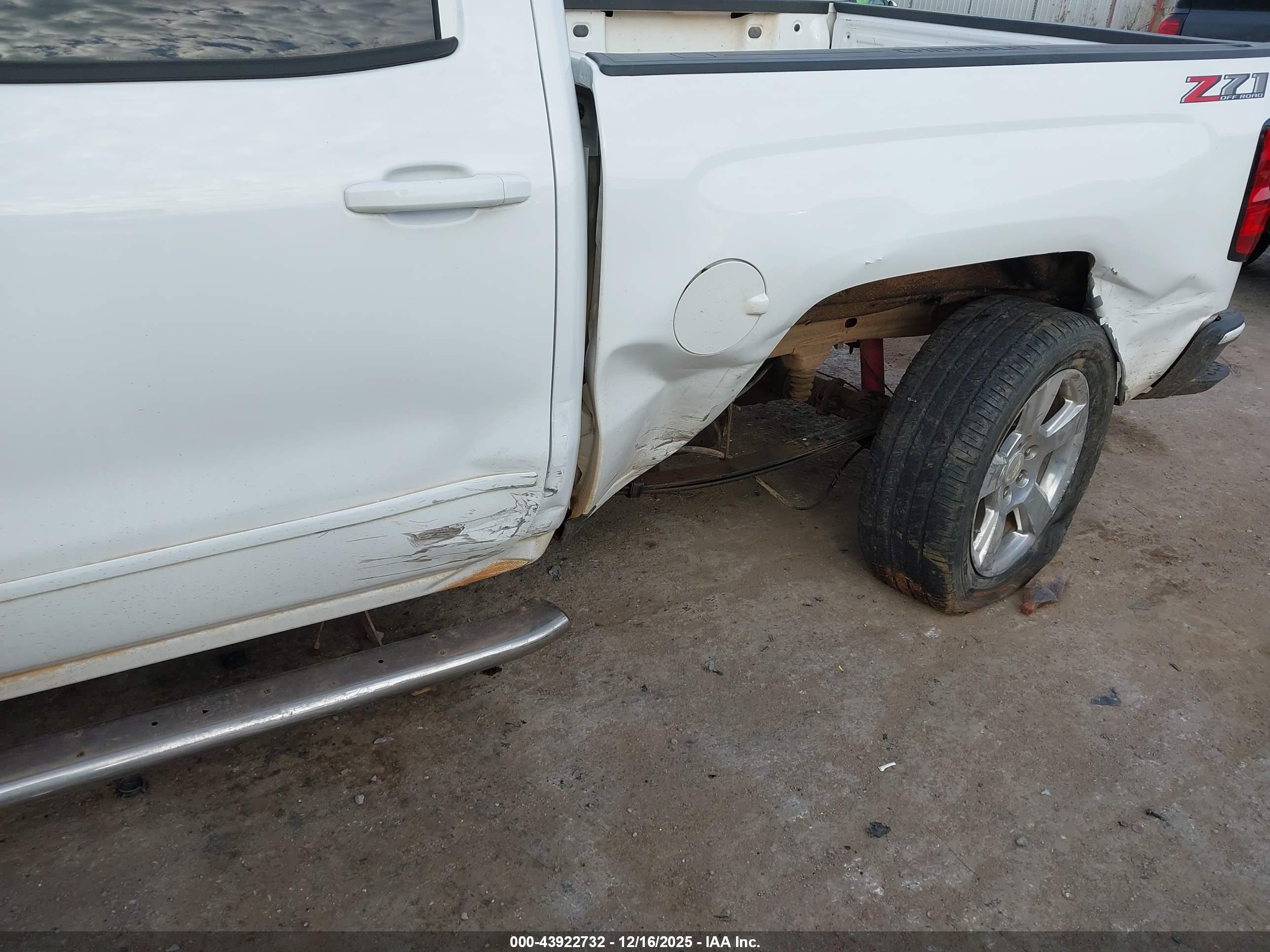 CHEVROLET SILVERADO image 6