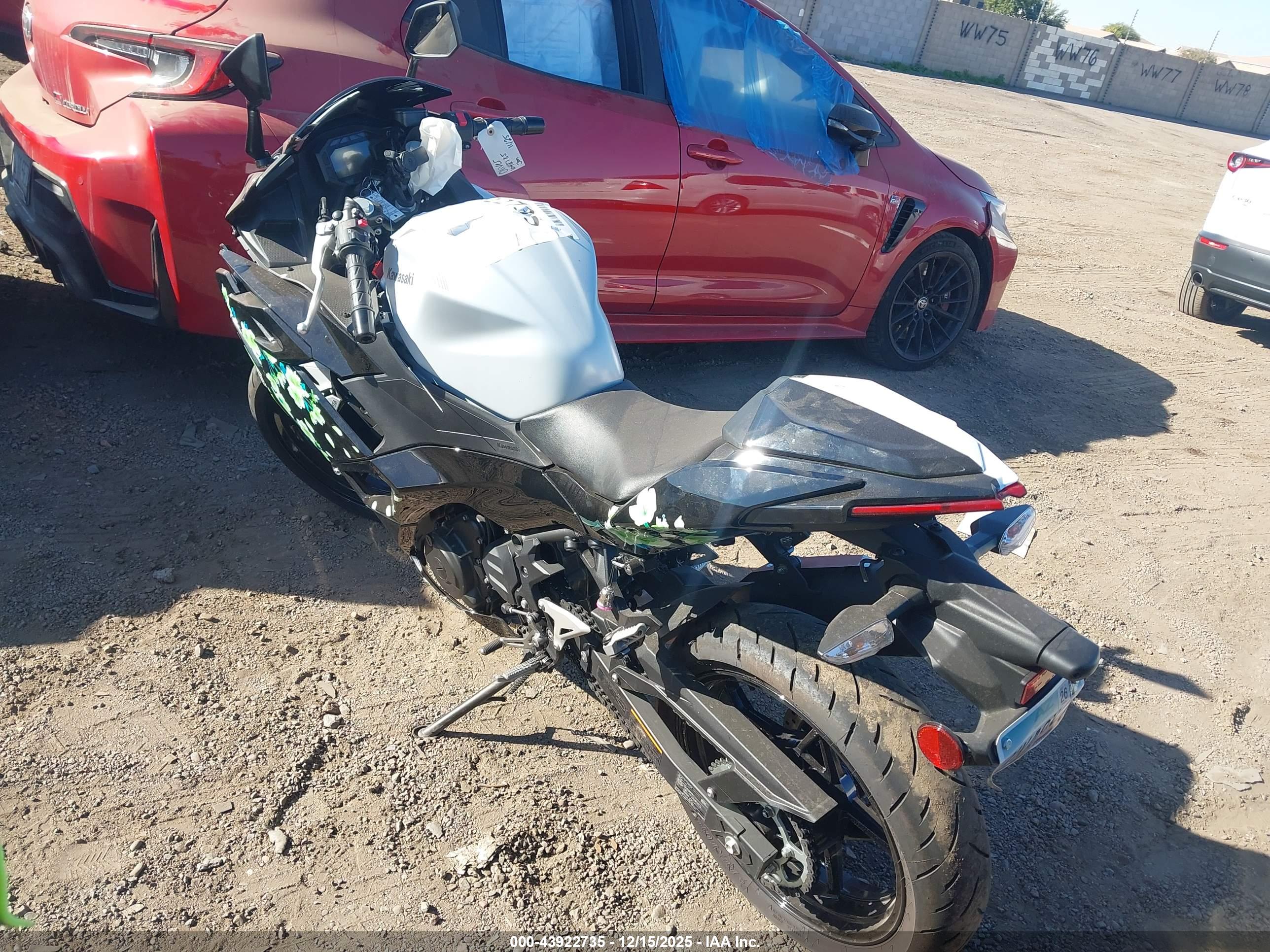 KAWASAKI EX500 image 3
