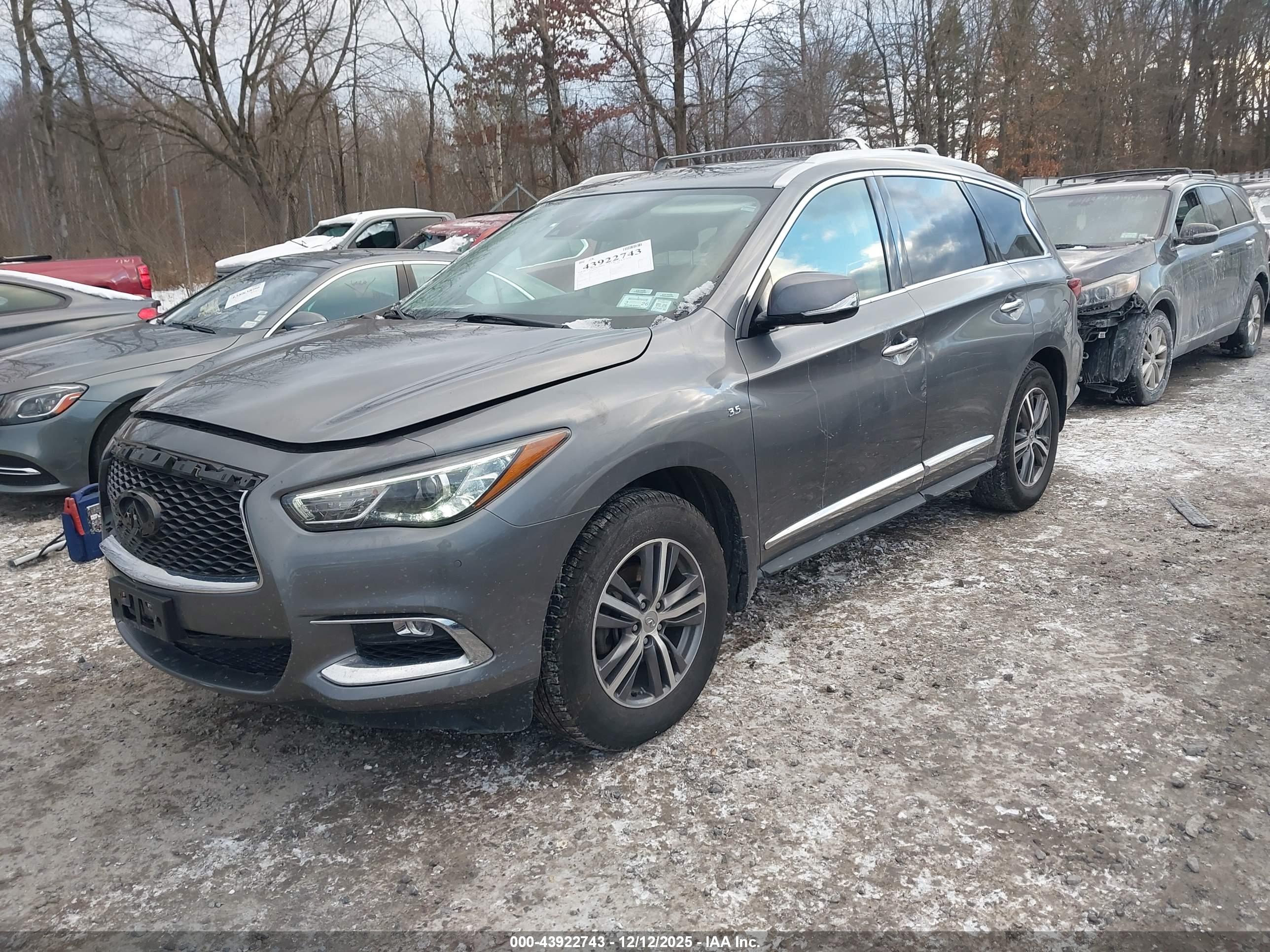 INFINITI QX60 image 2