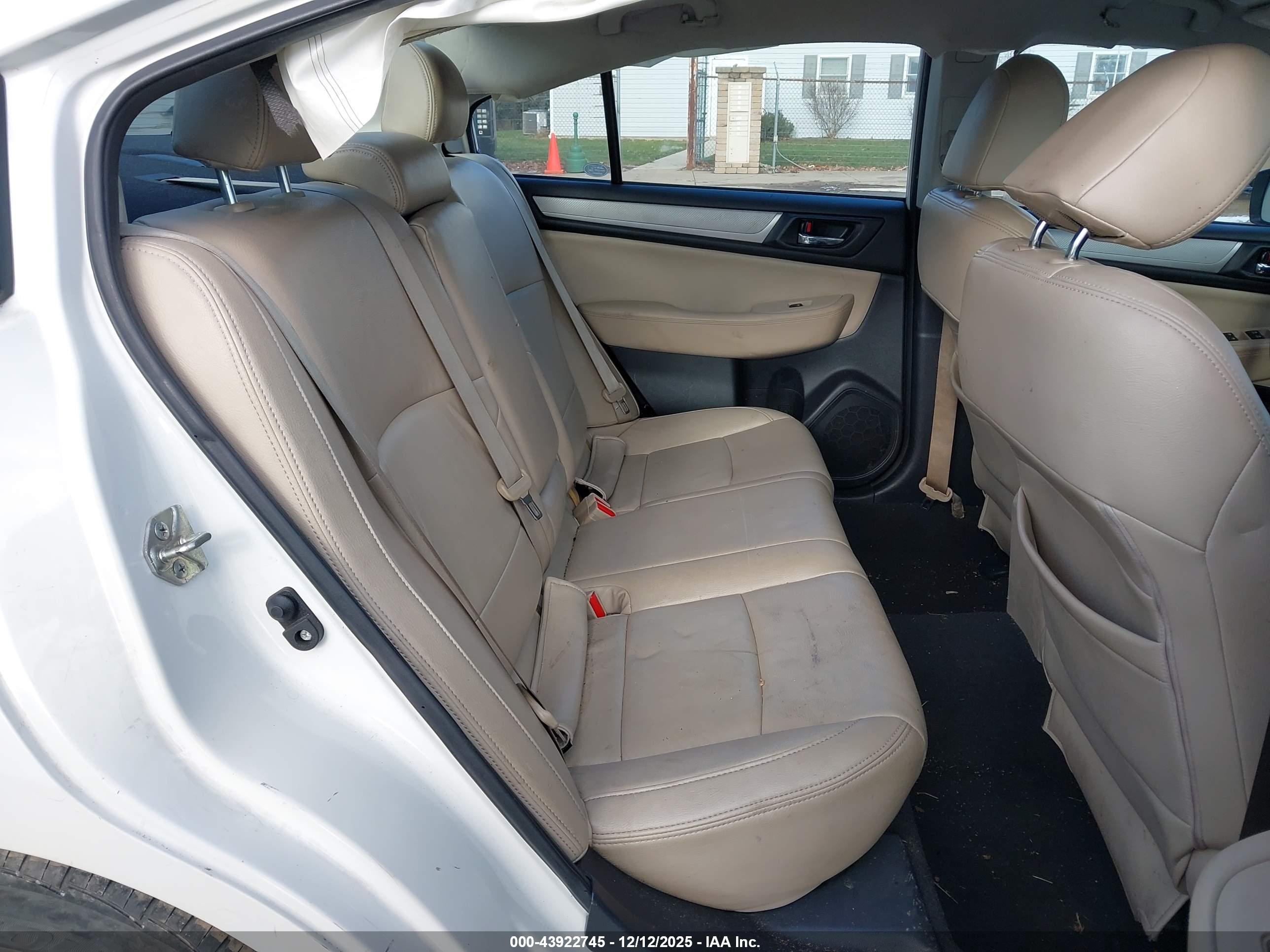 SUBARU LEGACY image 8