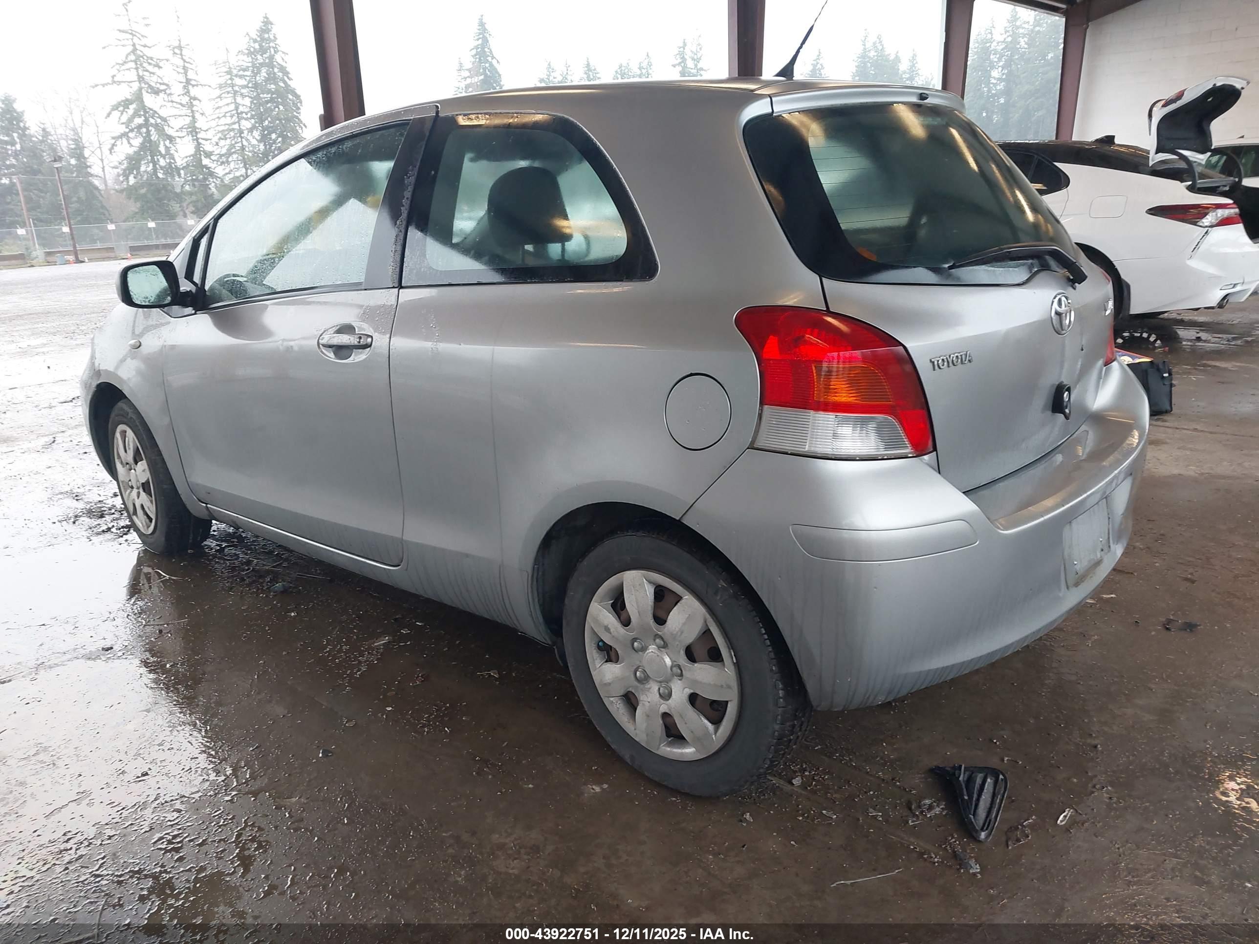 TOYOTA YARIS image 3