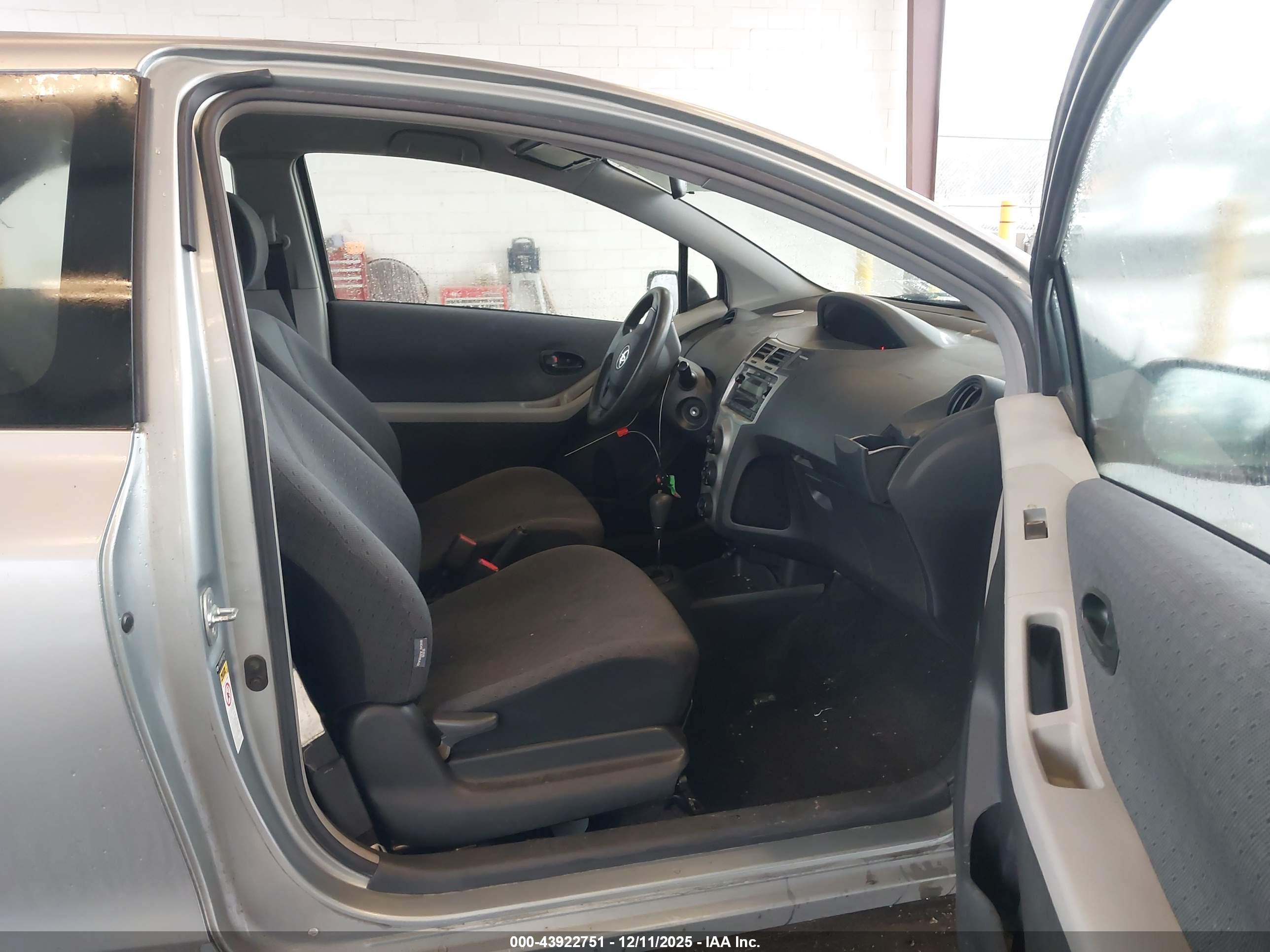 TOYOTA YARIS image 5