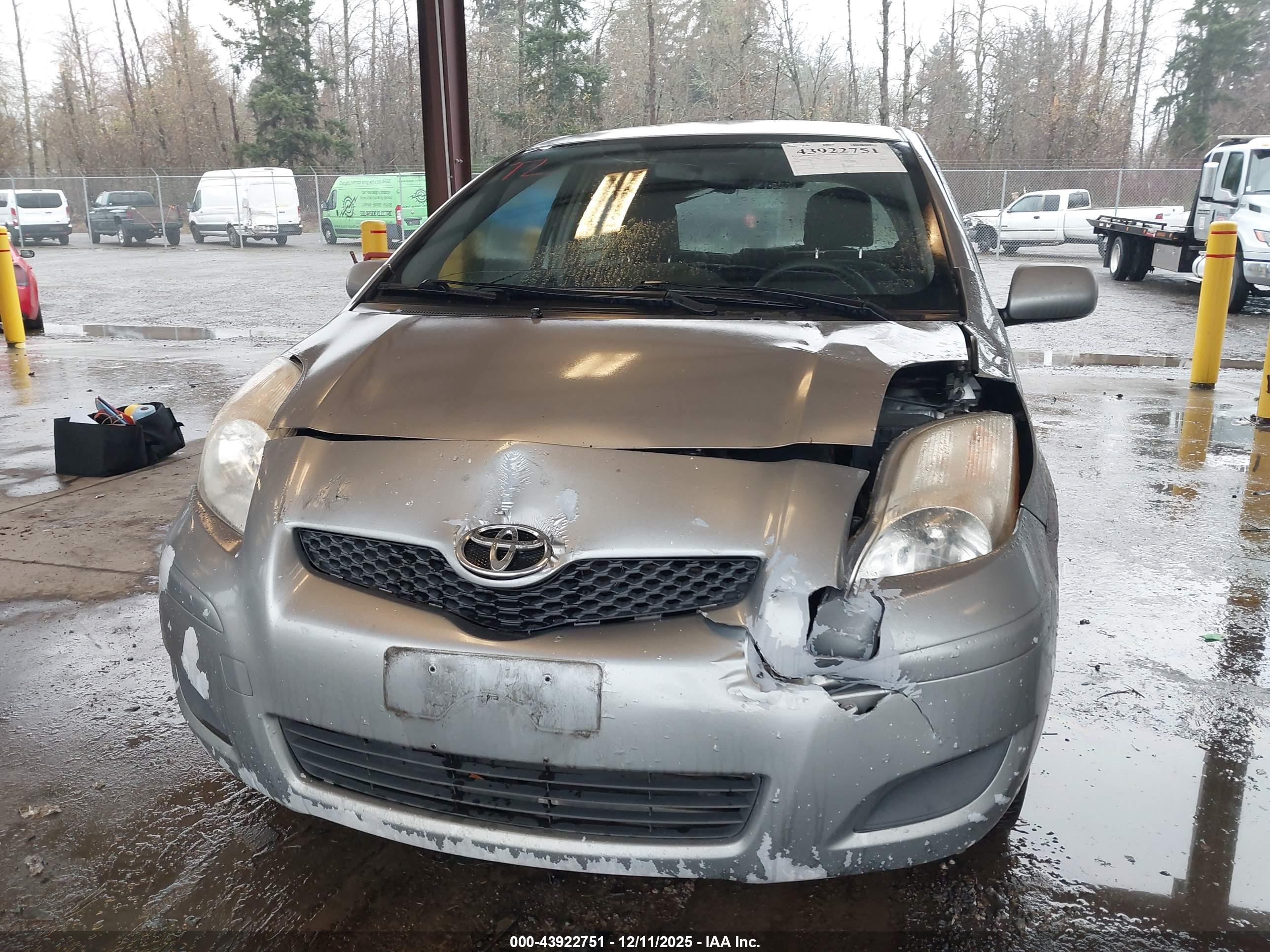 TOYOTA YARIS image 6