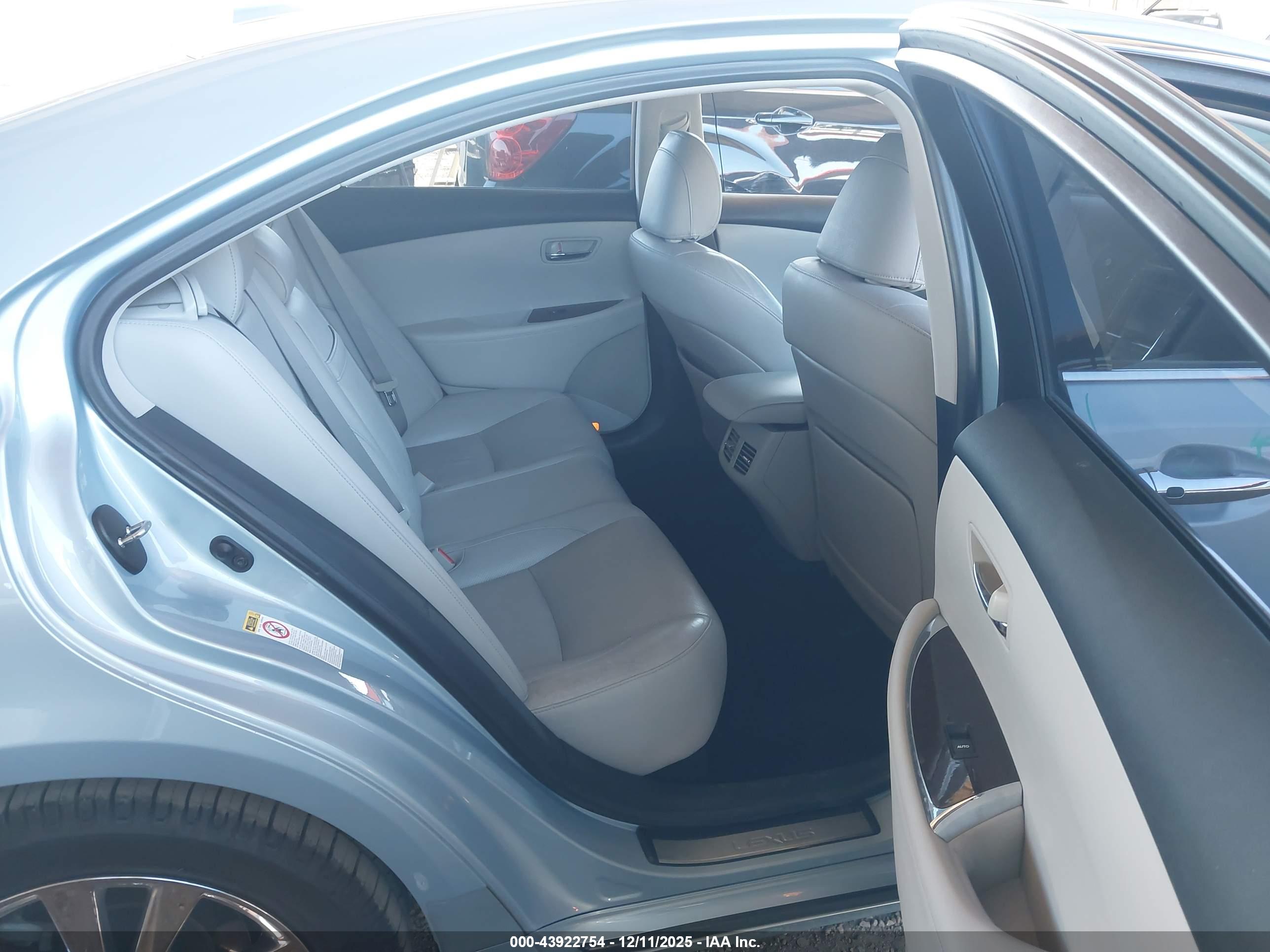 LEXUS ES image 8