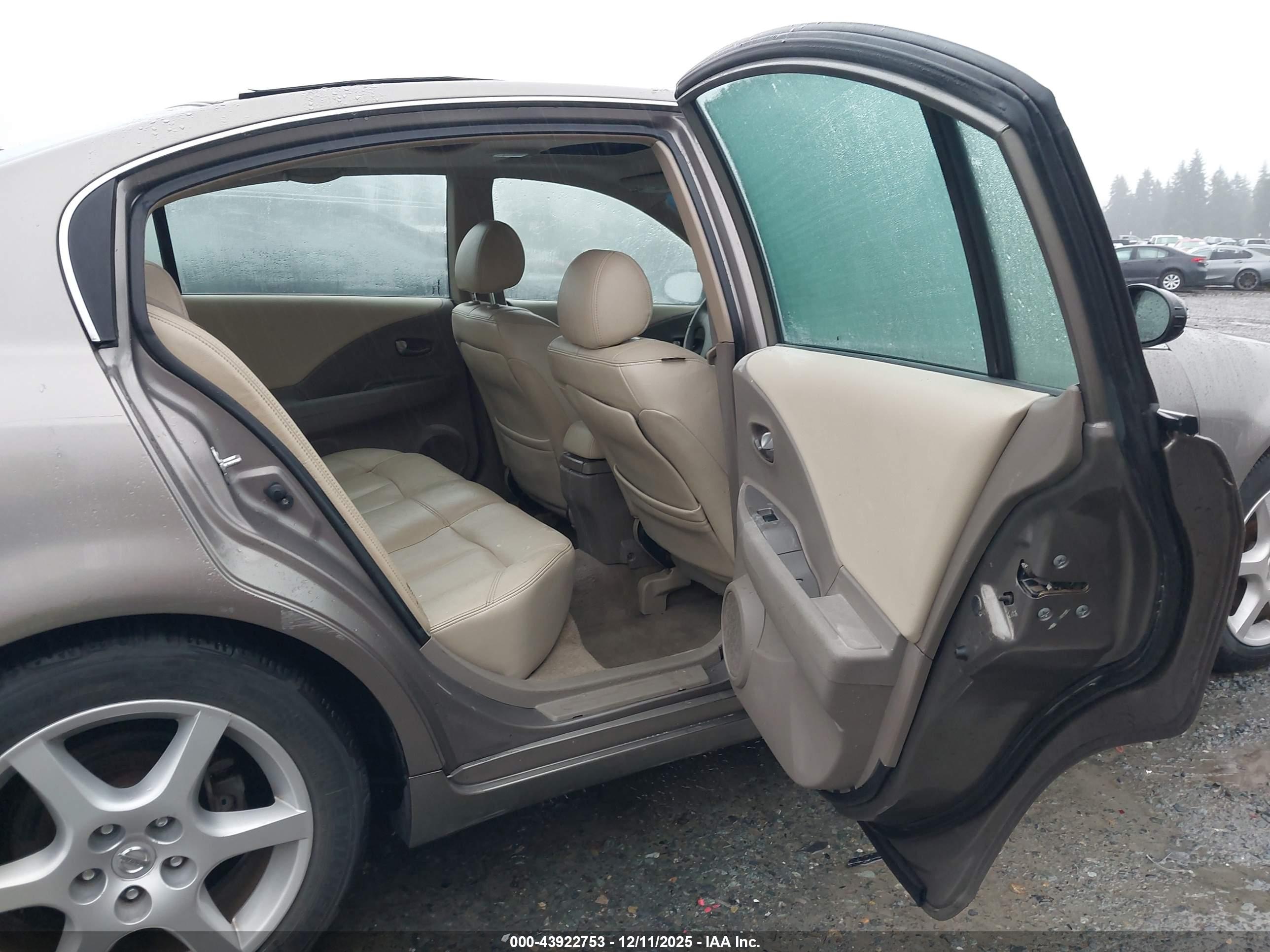 NISSAN ALTIMA image 8