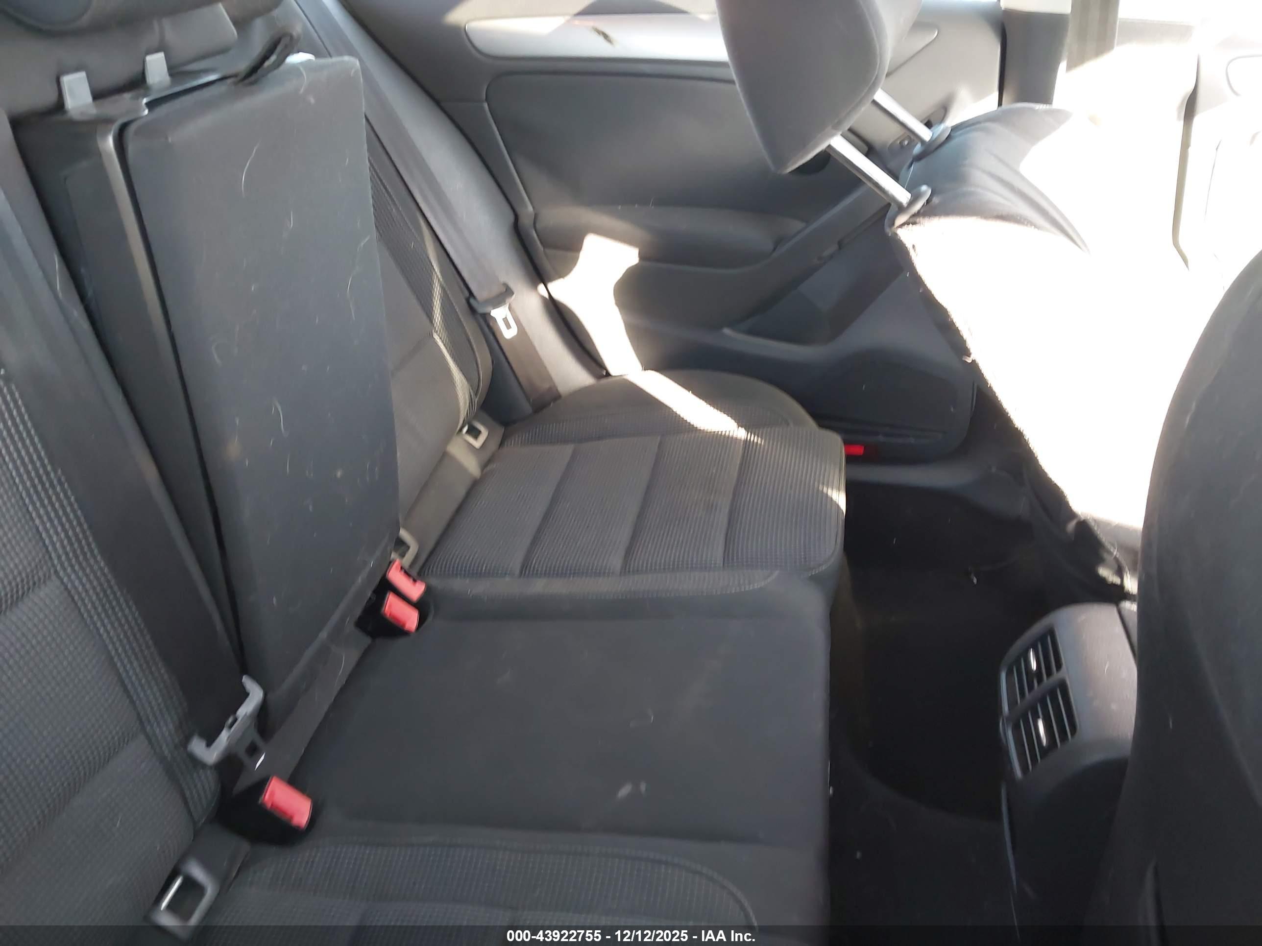 VOLKSWAGEN GOLF image 8