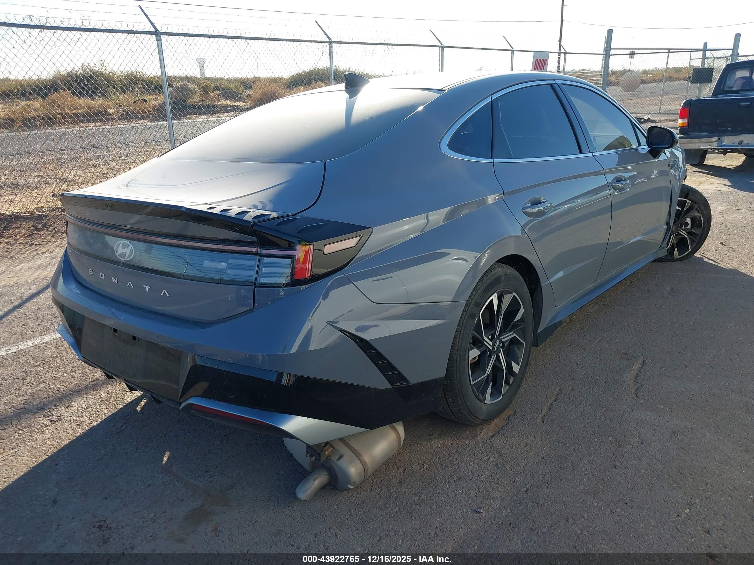 HYUNDAI SONATA image 4
