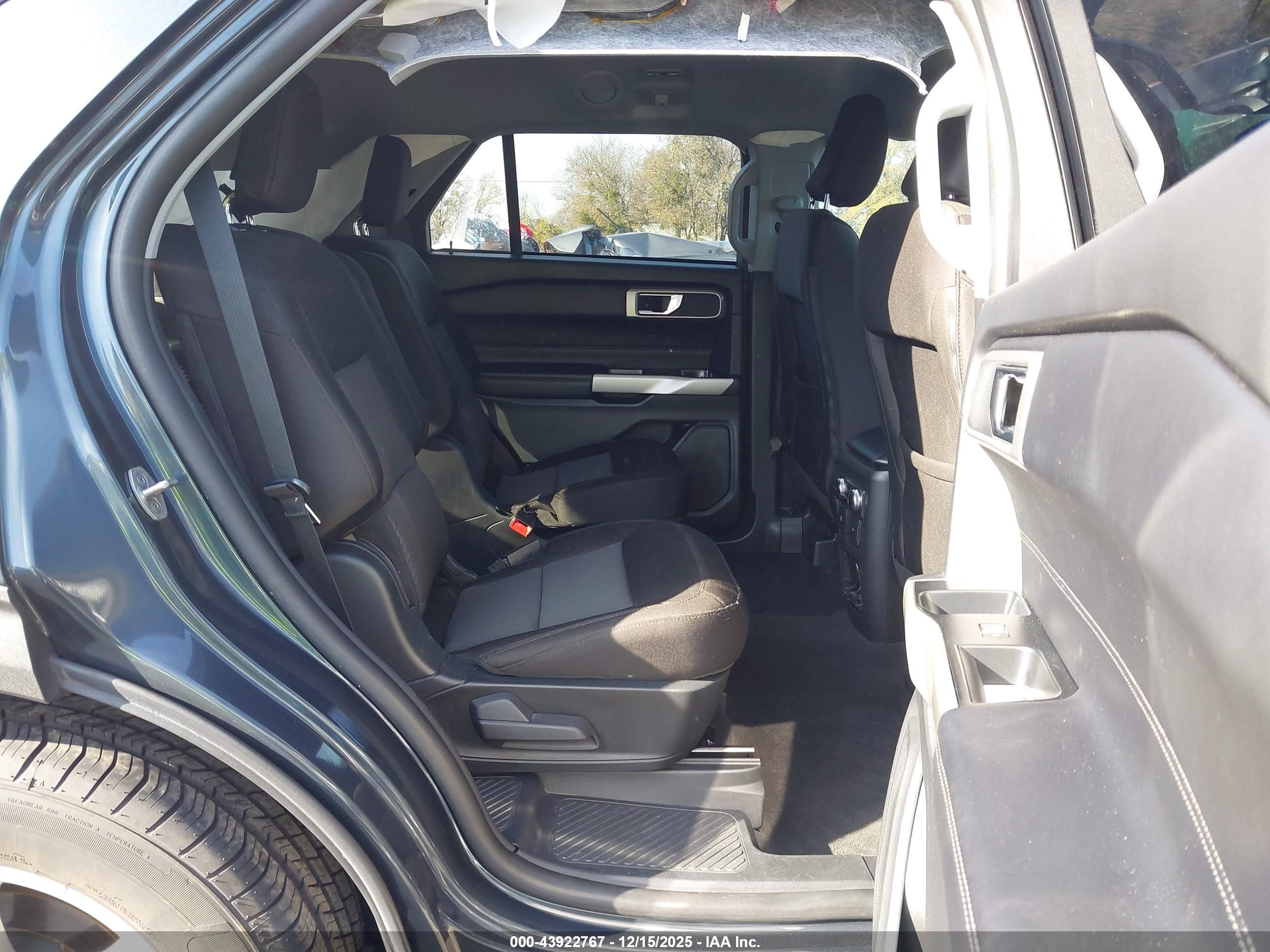 FORD EXPLORER image 8