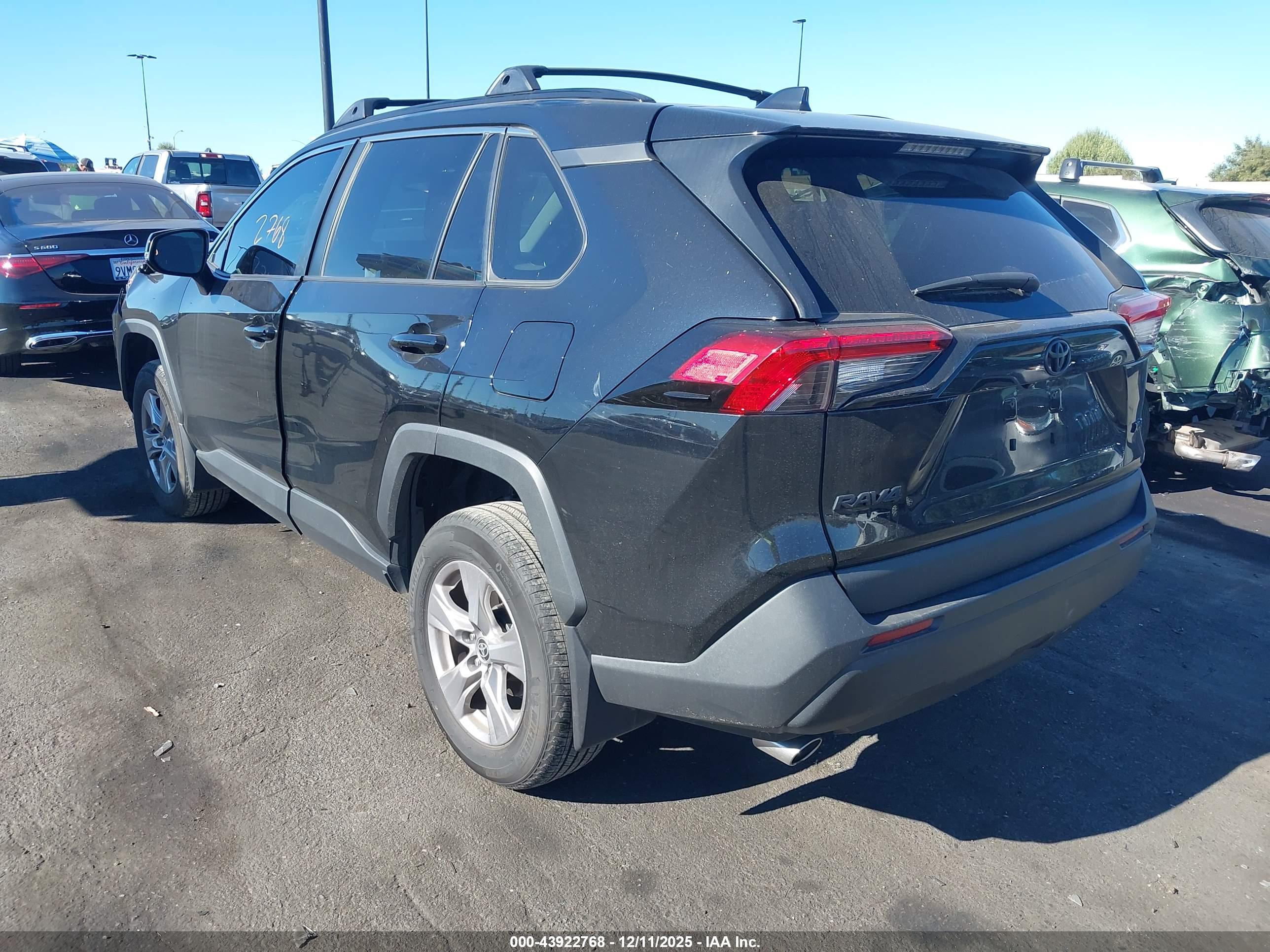 TOYOTA RAV4 image 3