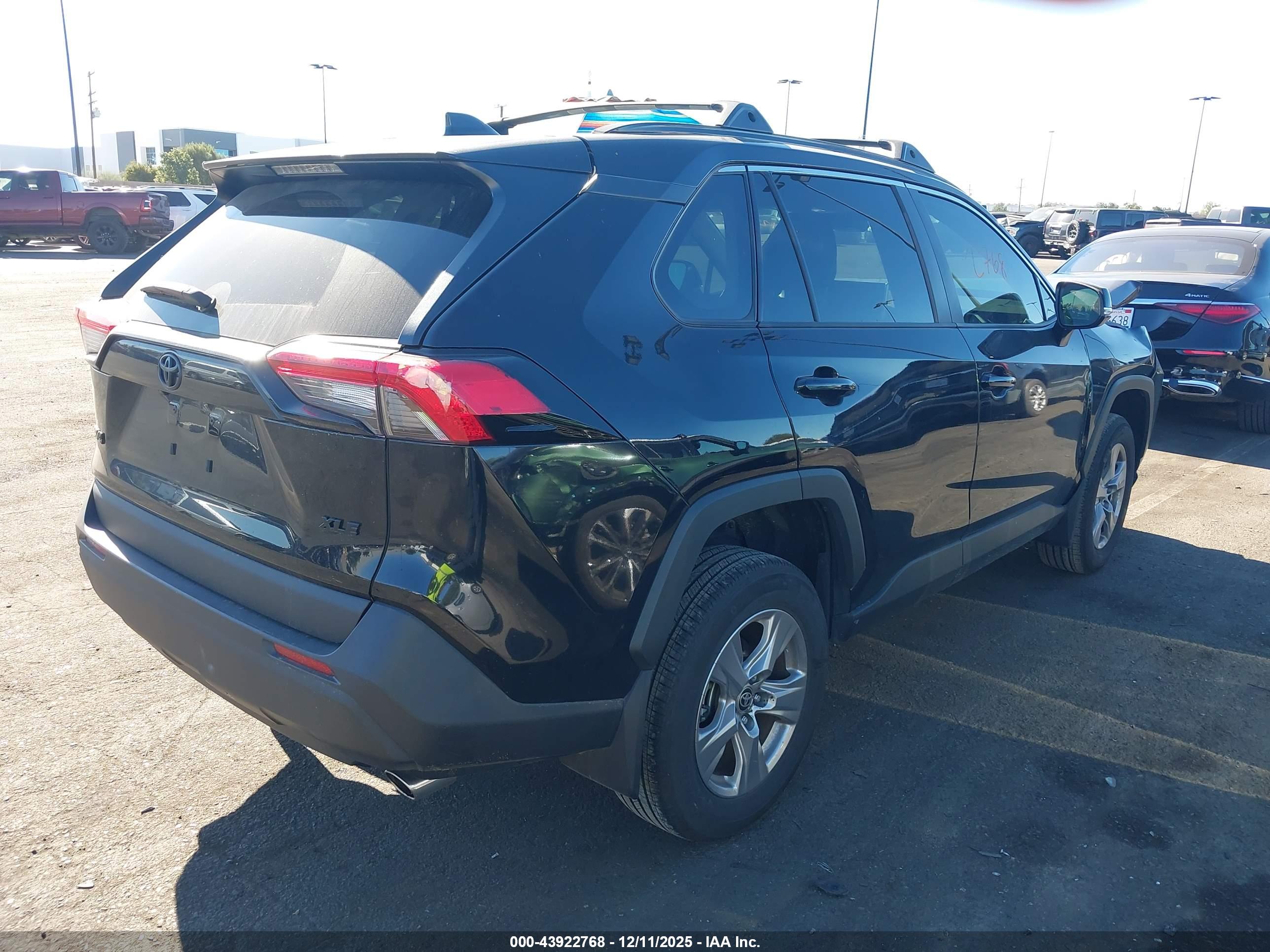 TOYOTA RAV4 image 4