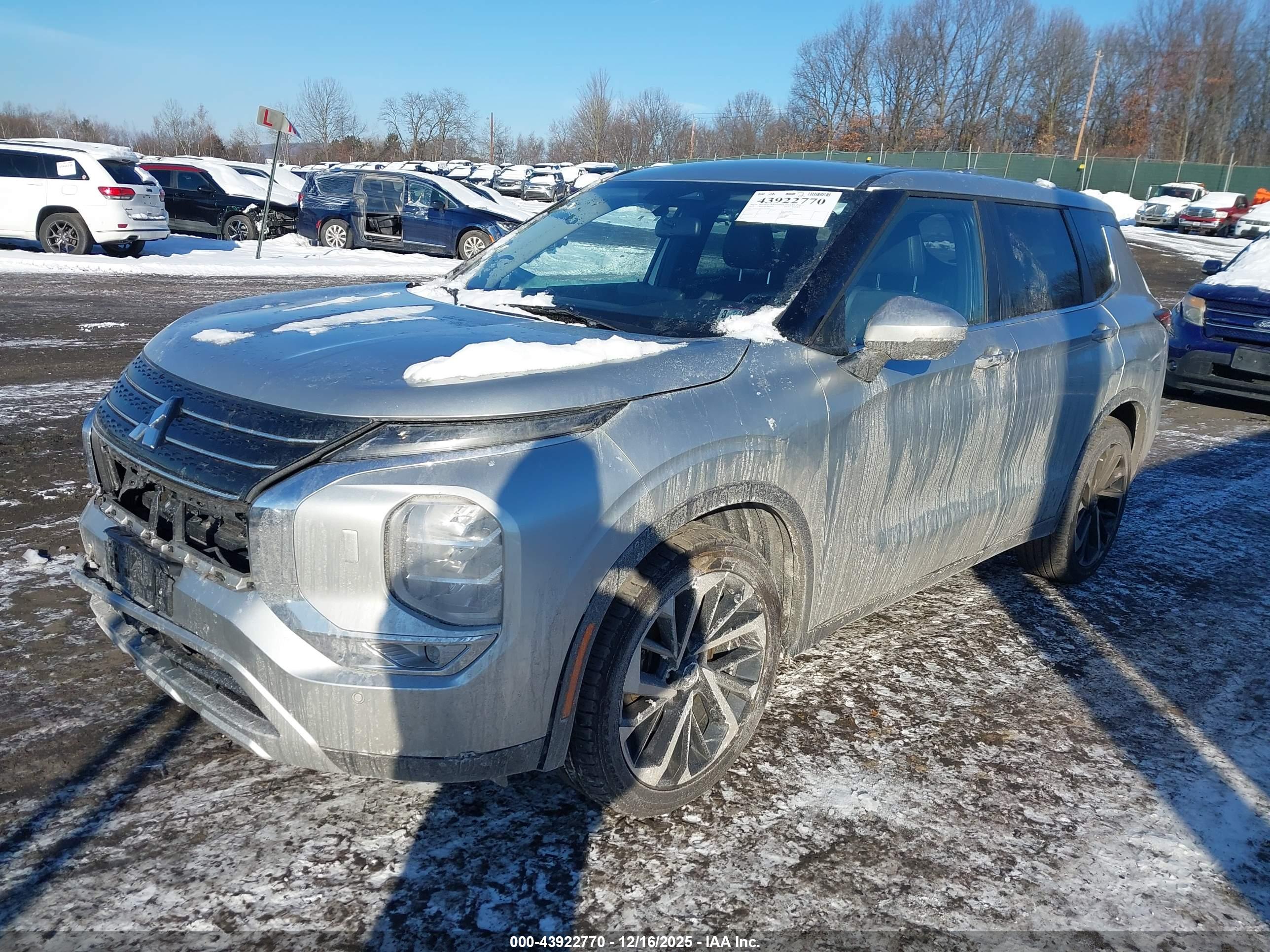 MITSUBISHI OUTLANDER image 2