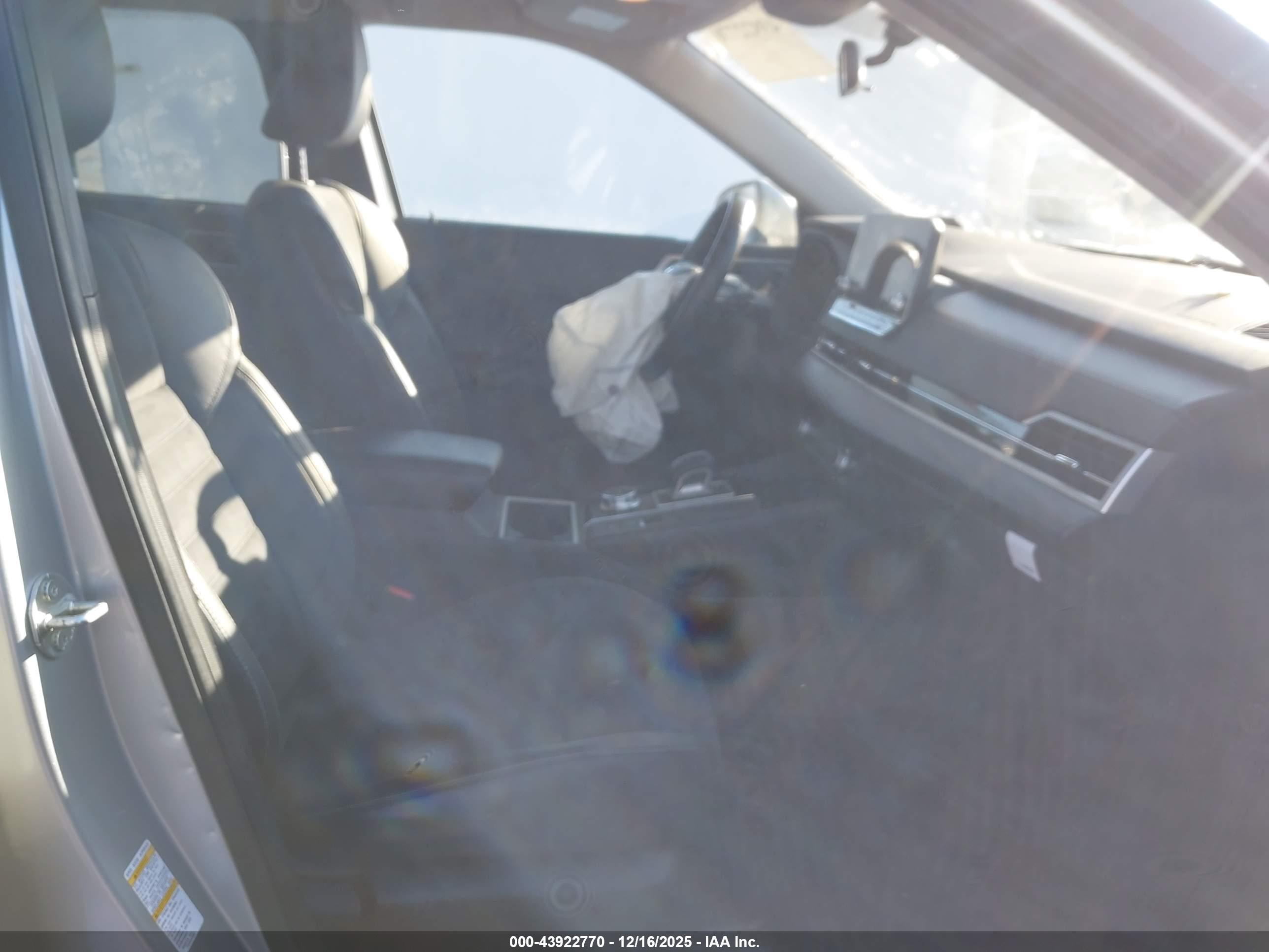 MITSUBISHI OUTLANDER image 5