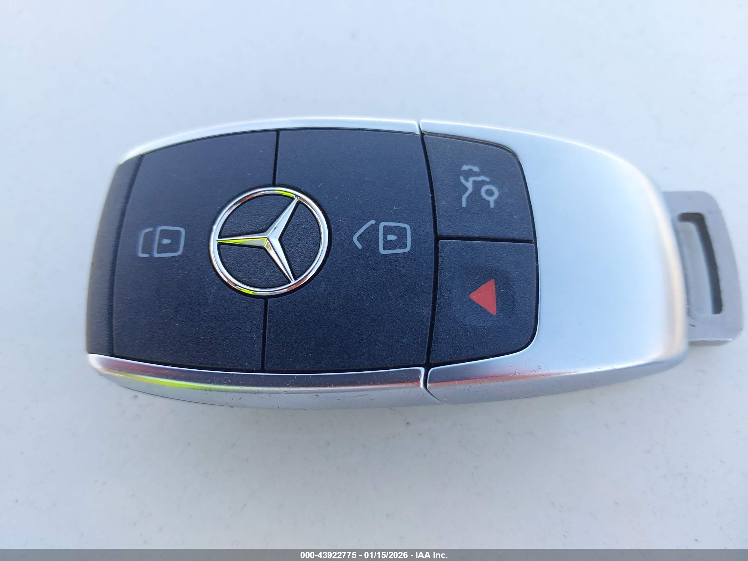 MERCEDES-BENZ GLC image 11