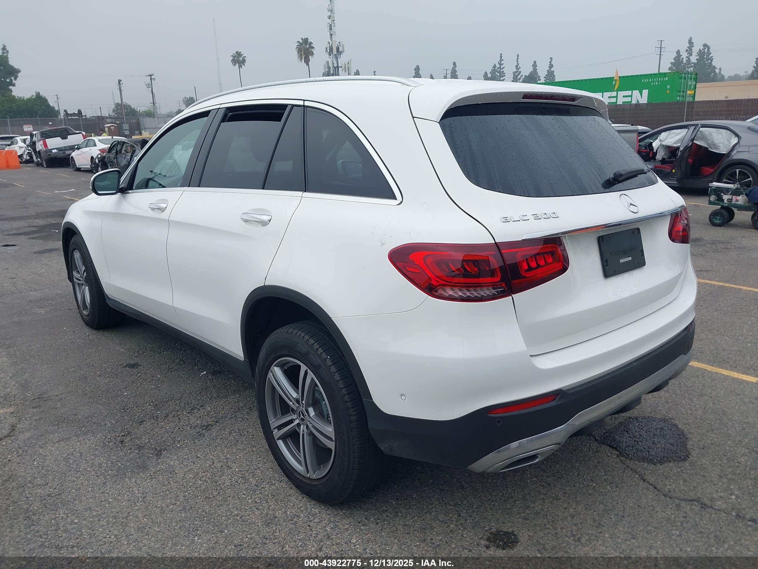 MERCEDES-BENZ GLC image 3
